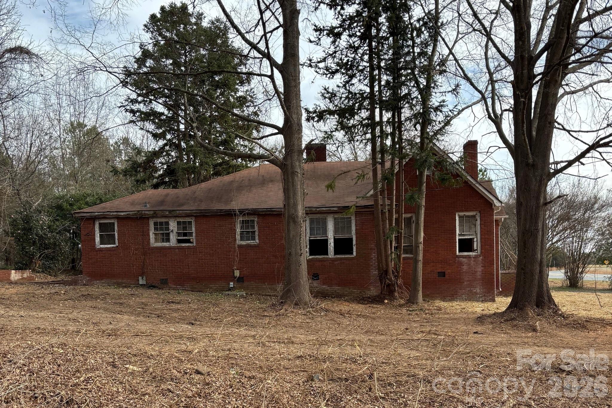 main property photo 9