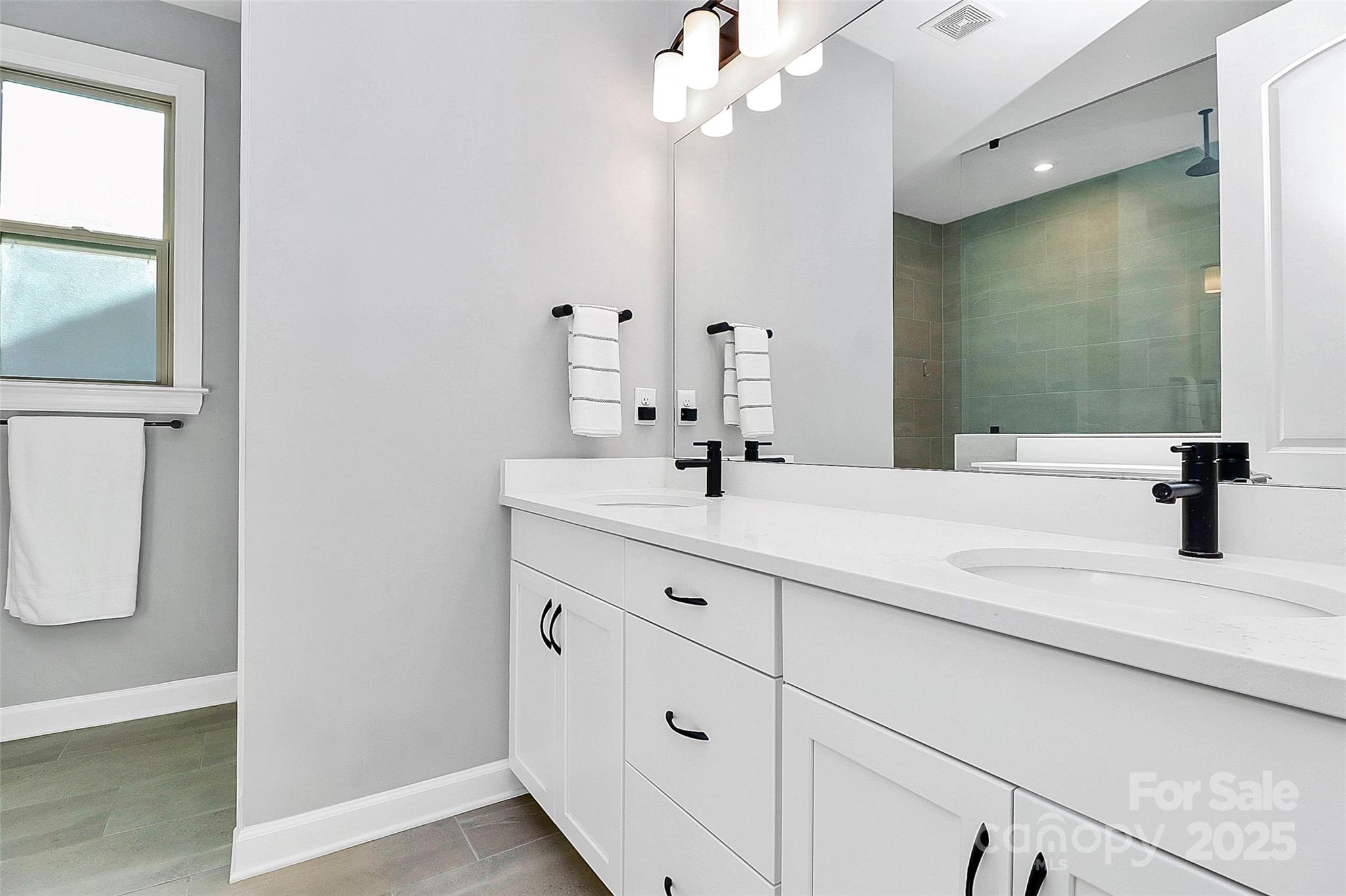 property viewer photo 18