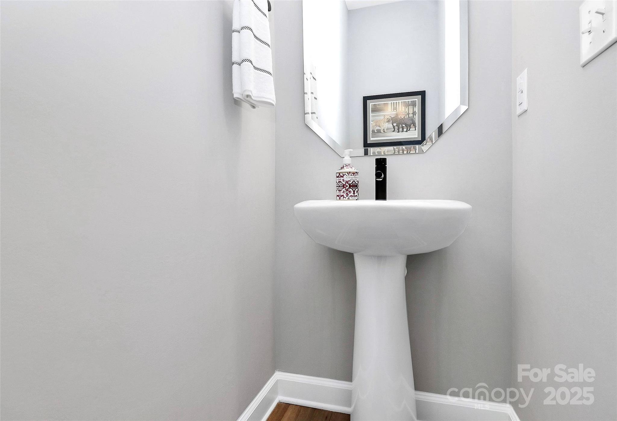 property viewer photo 26