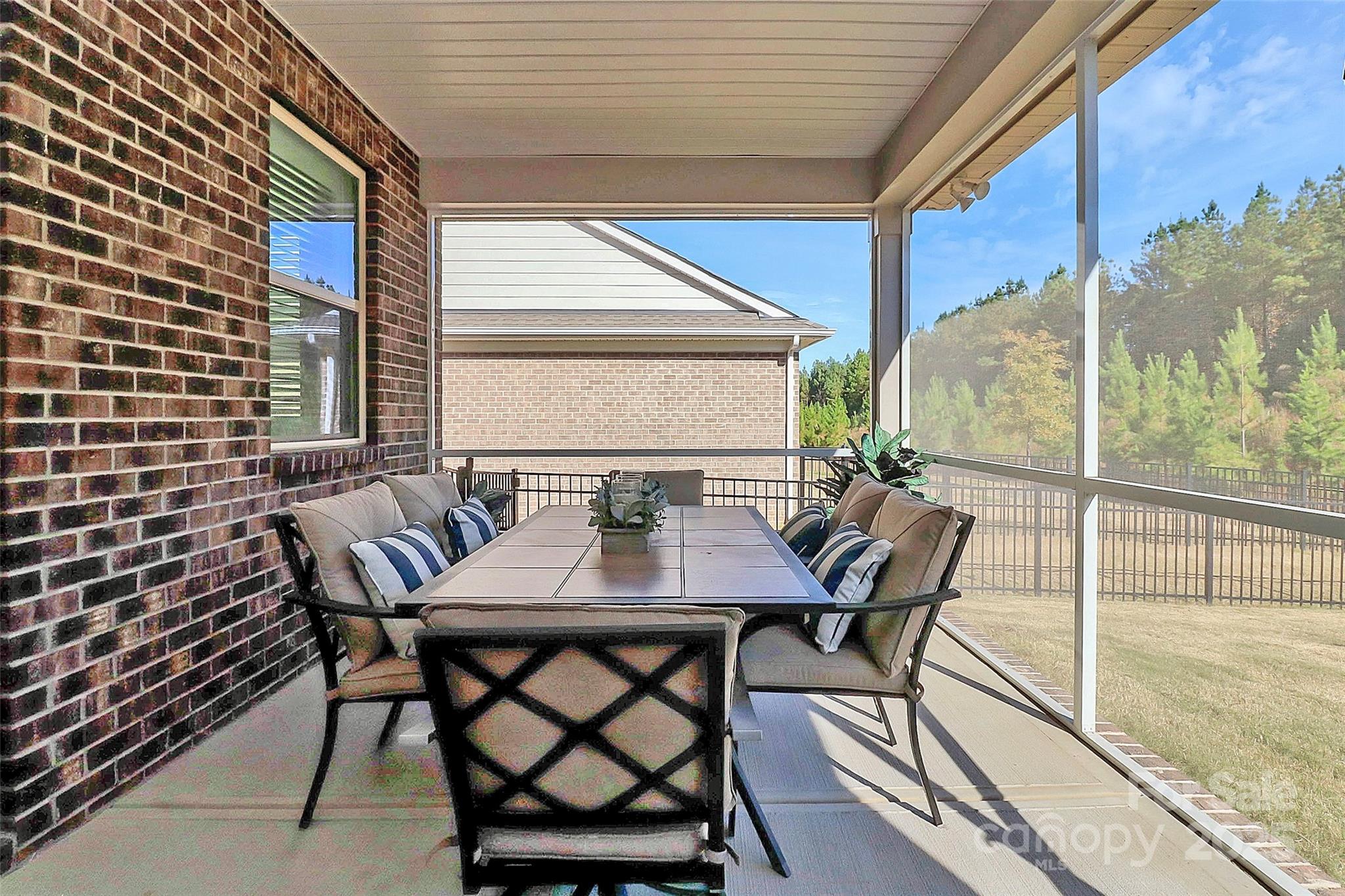 property viewer photo 35