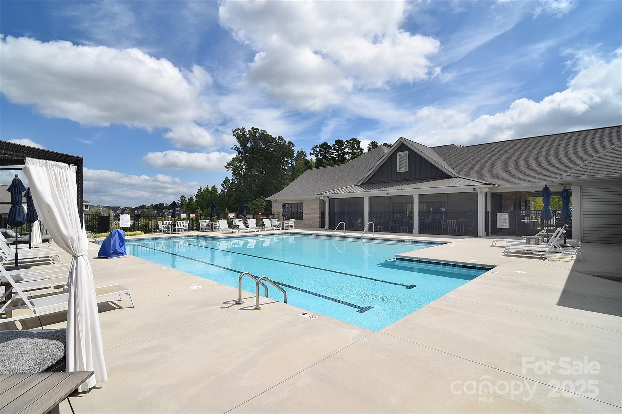 property viewer photo 42