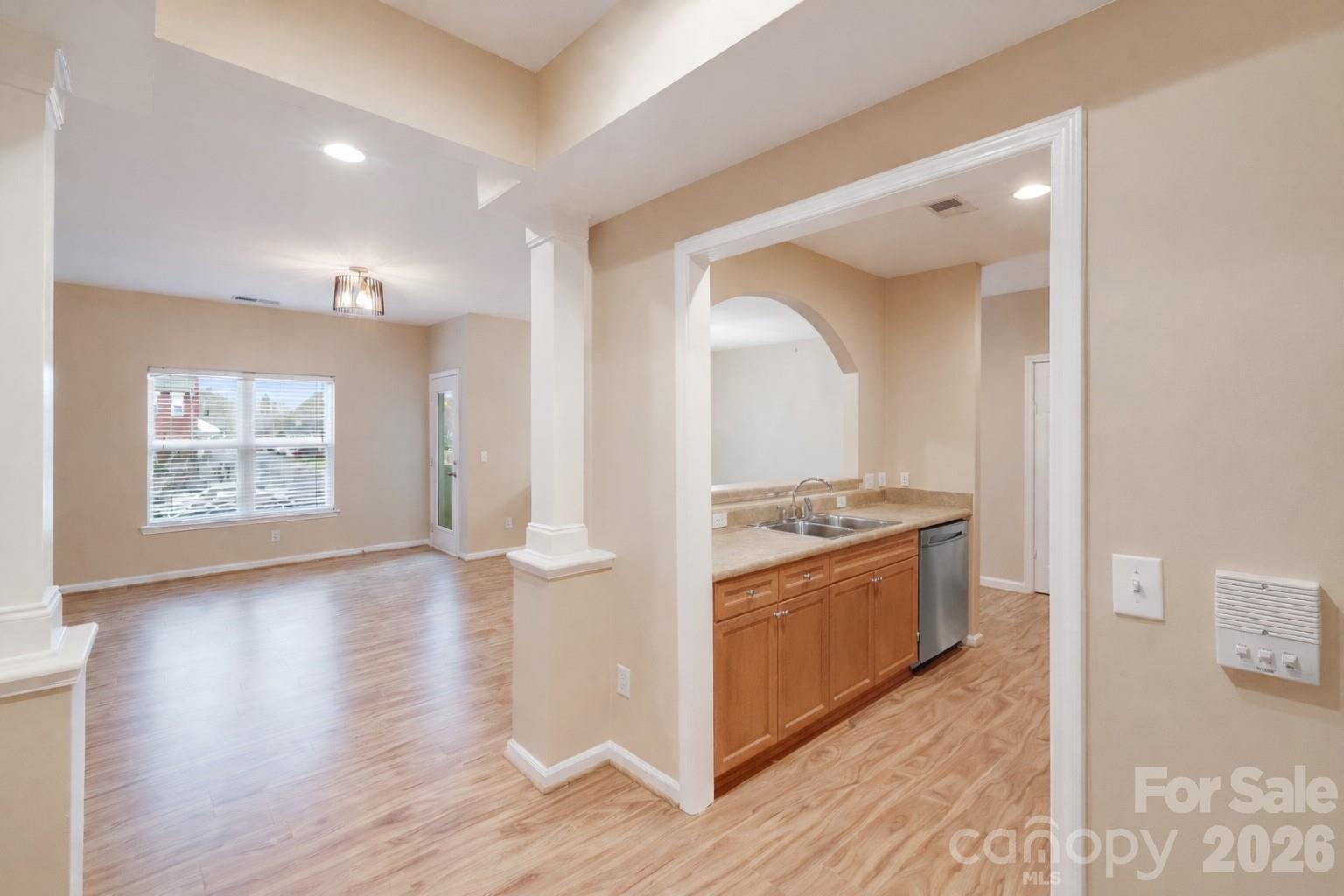 property viewer photo 1