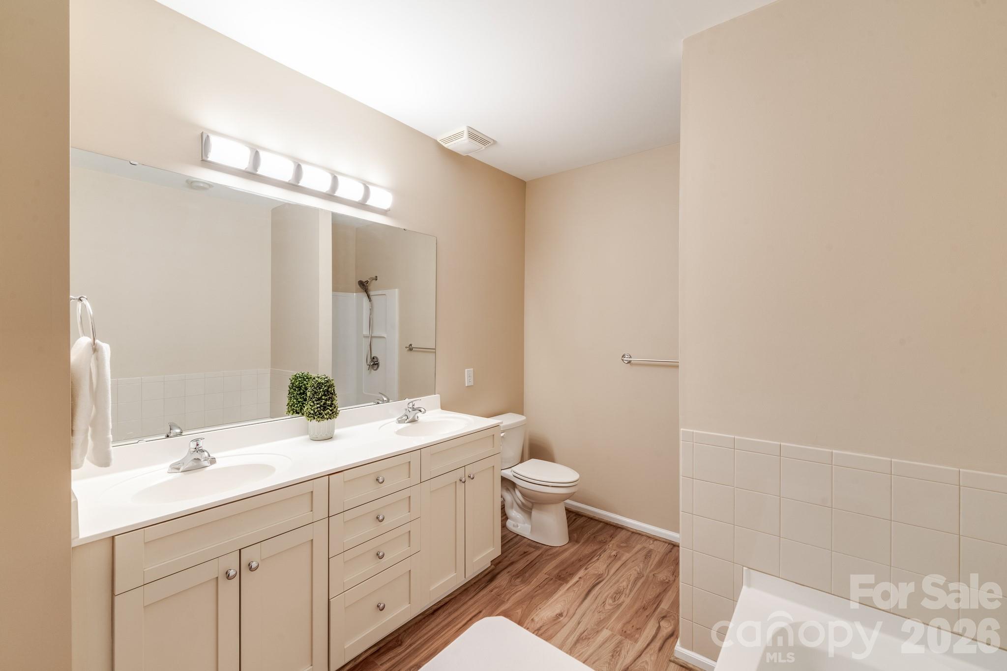 property viewer photo 10