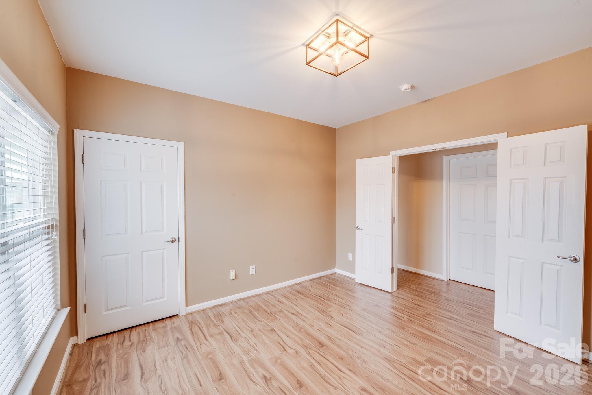 property viewer photo 14