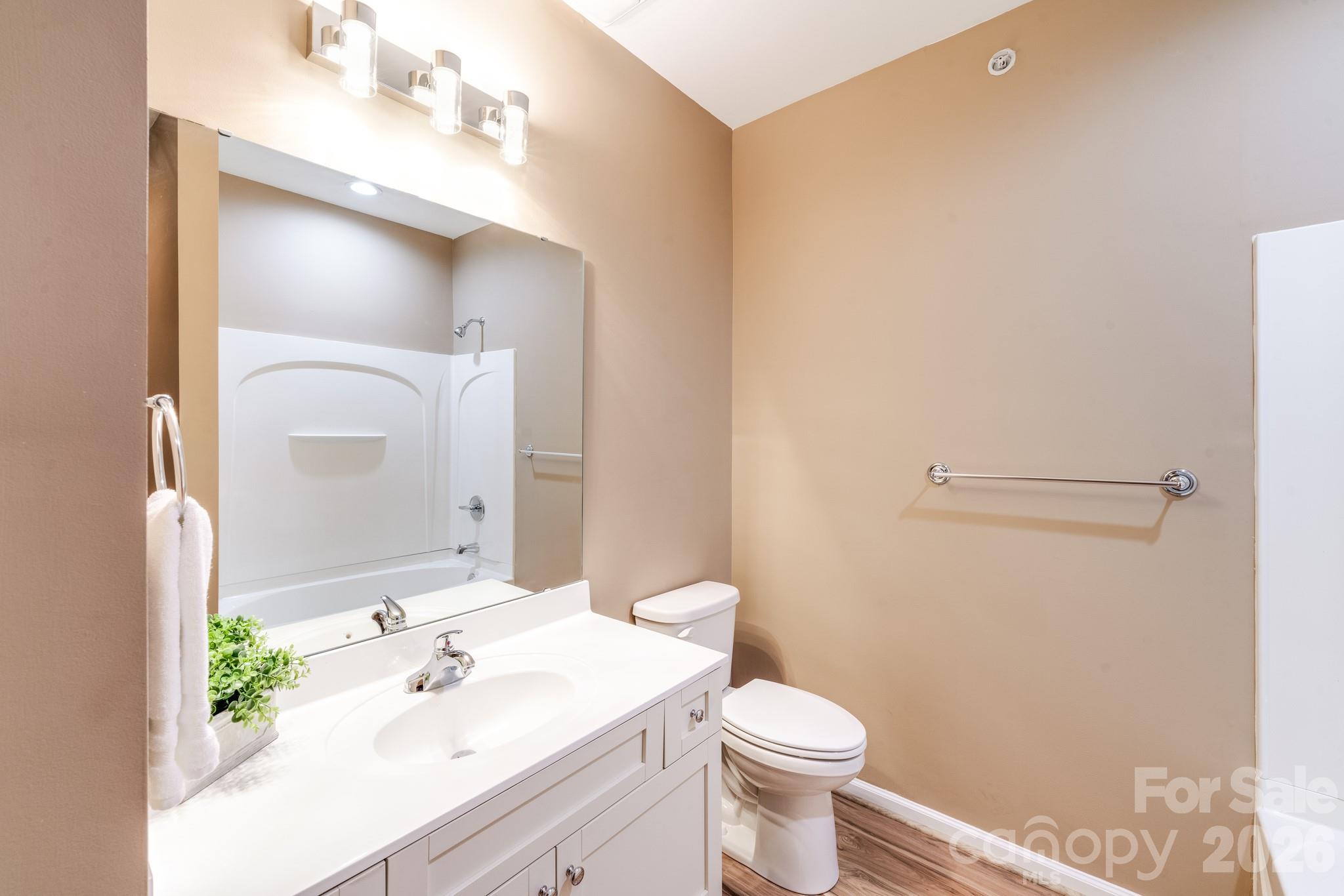 property viewer photo 15