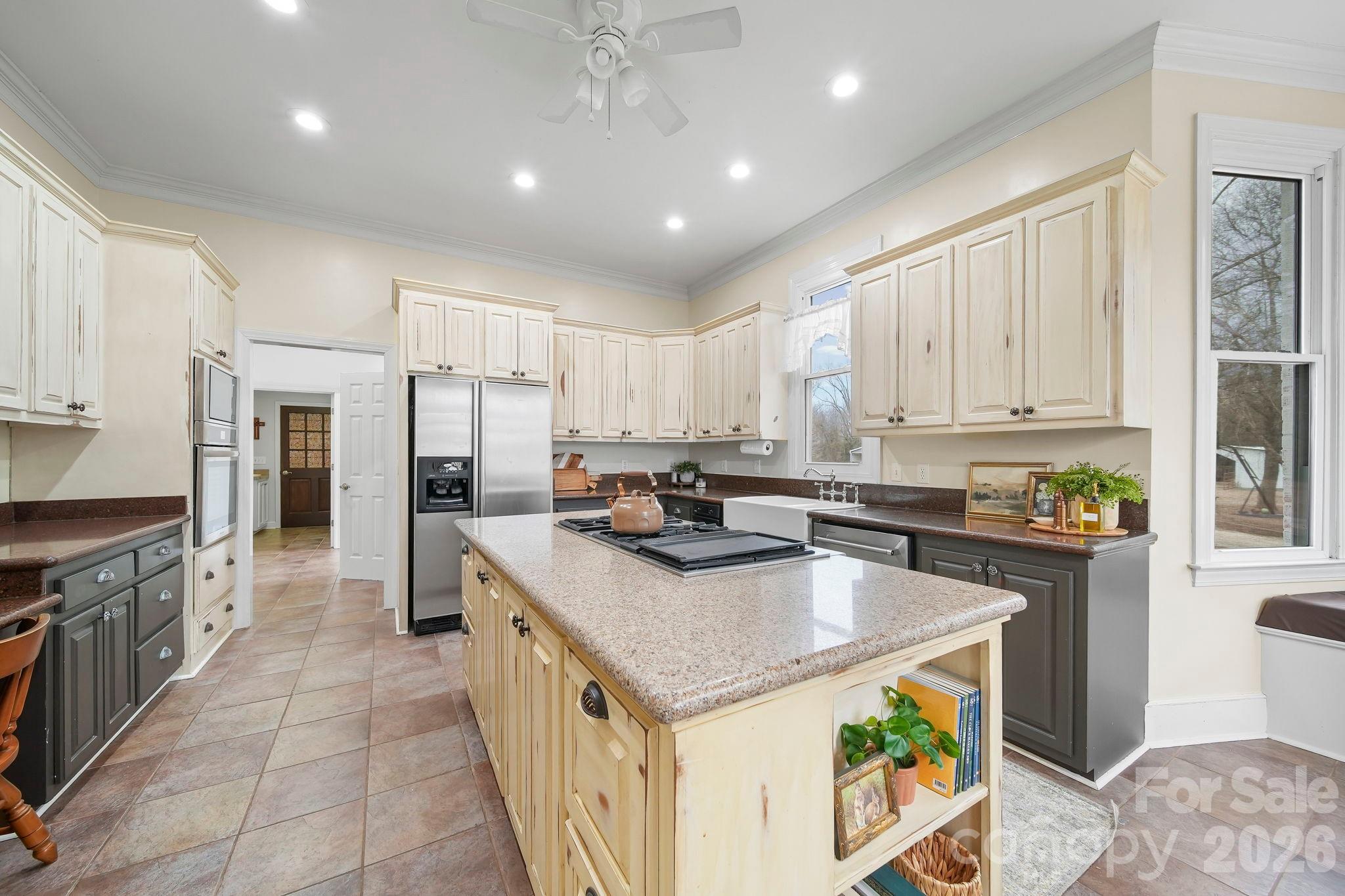 main property photo 7