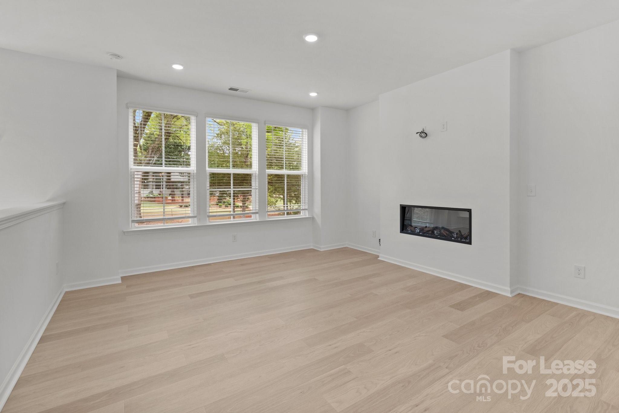 property viewer photo 18