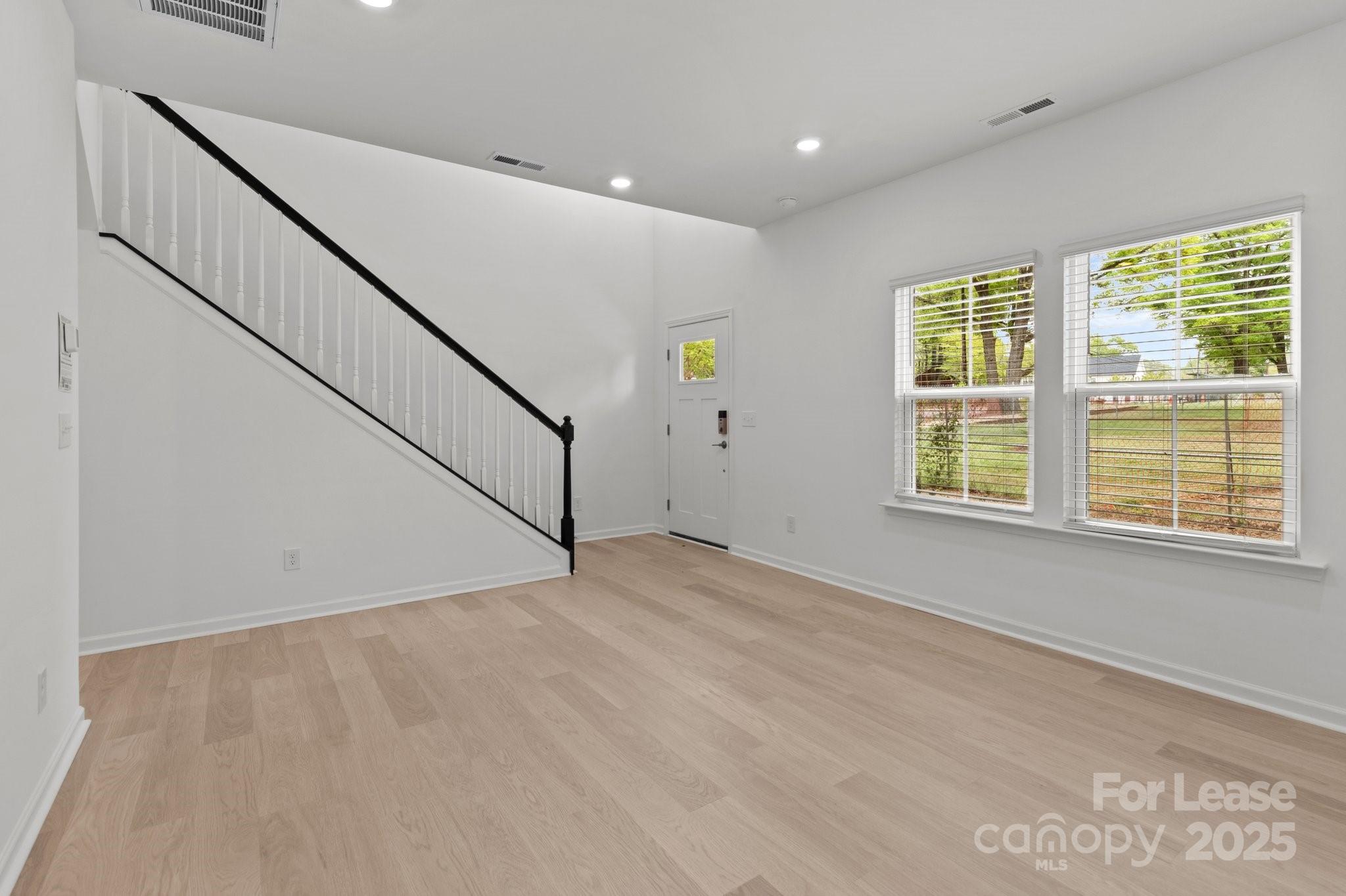 property viewer photo 19