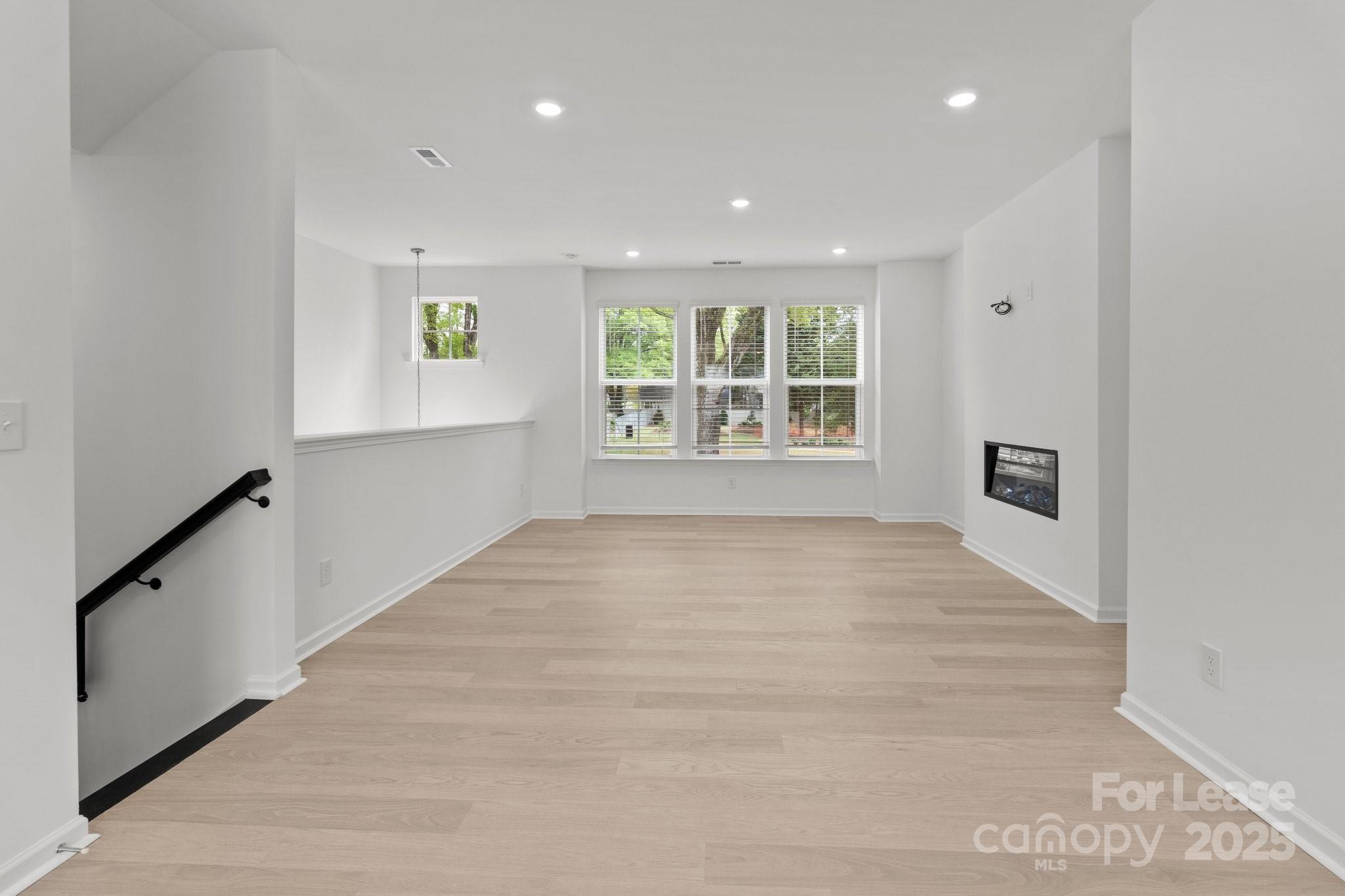 property viewer photo 7