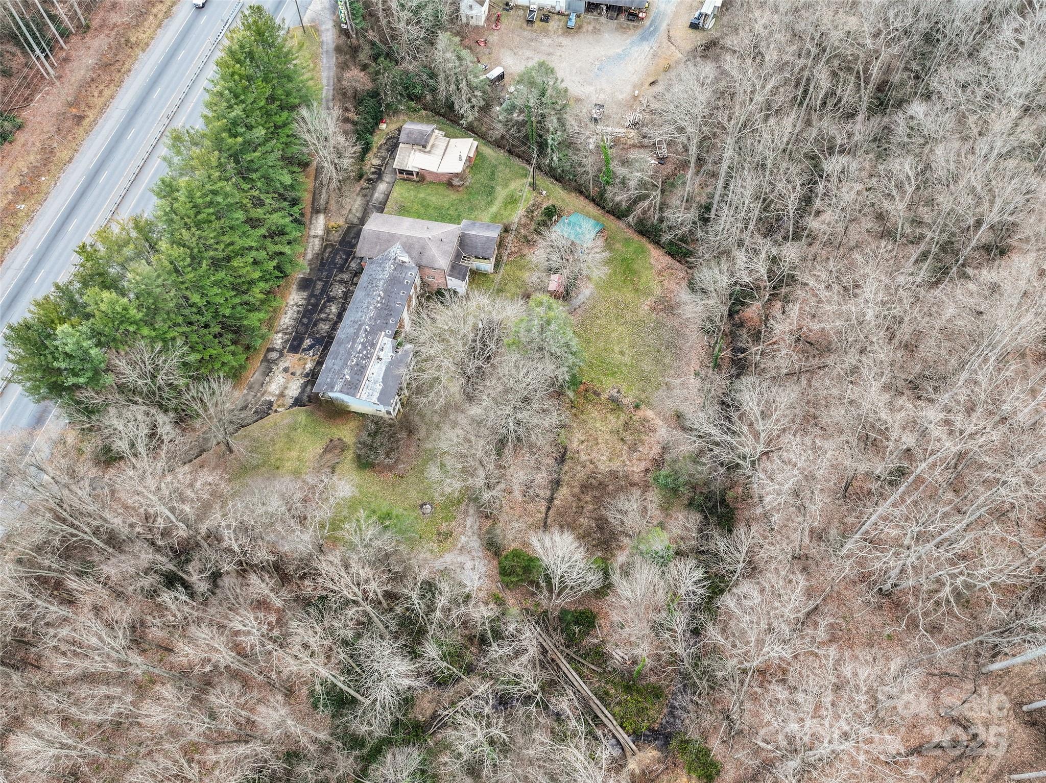 main property photo 40