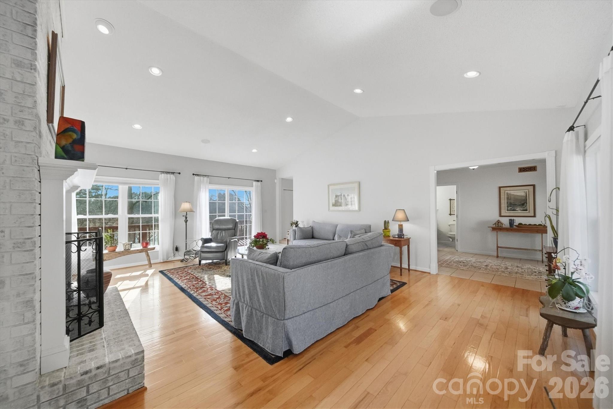property viewer photo 12