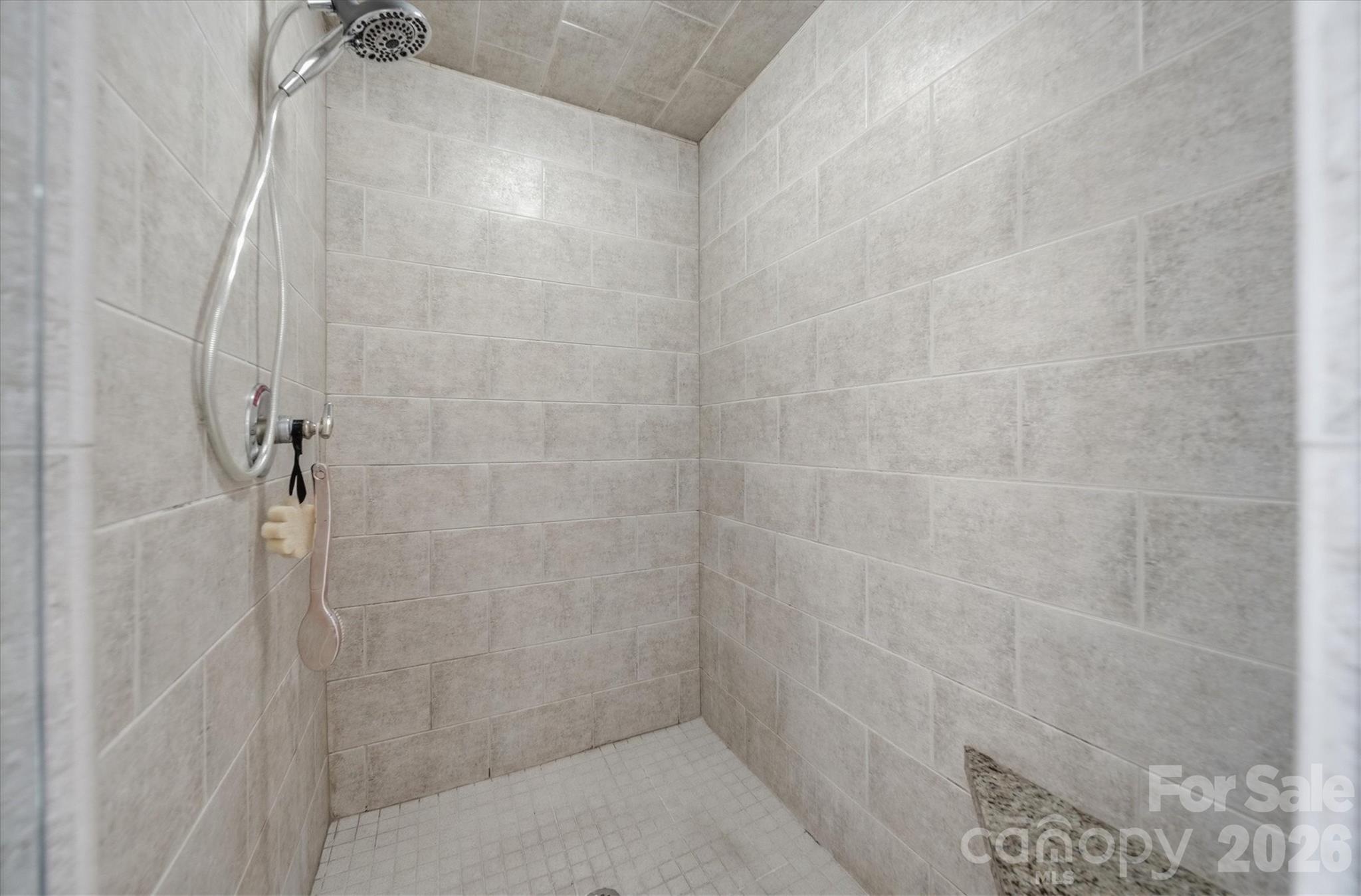 property viewer photo 20