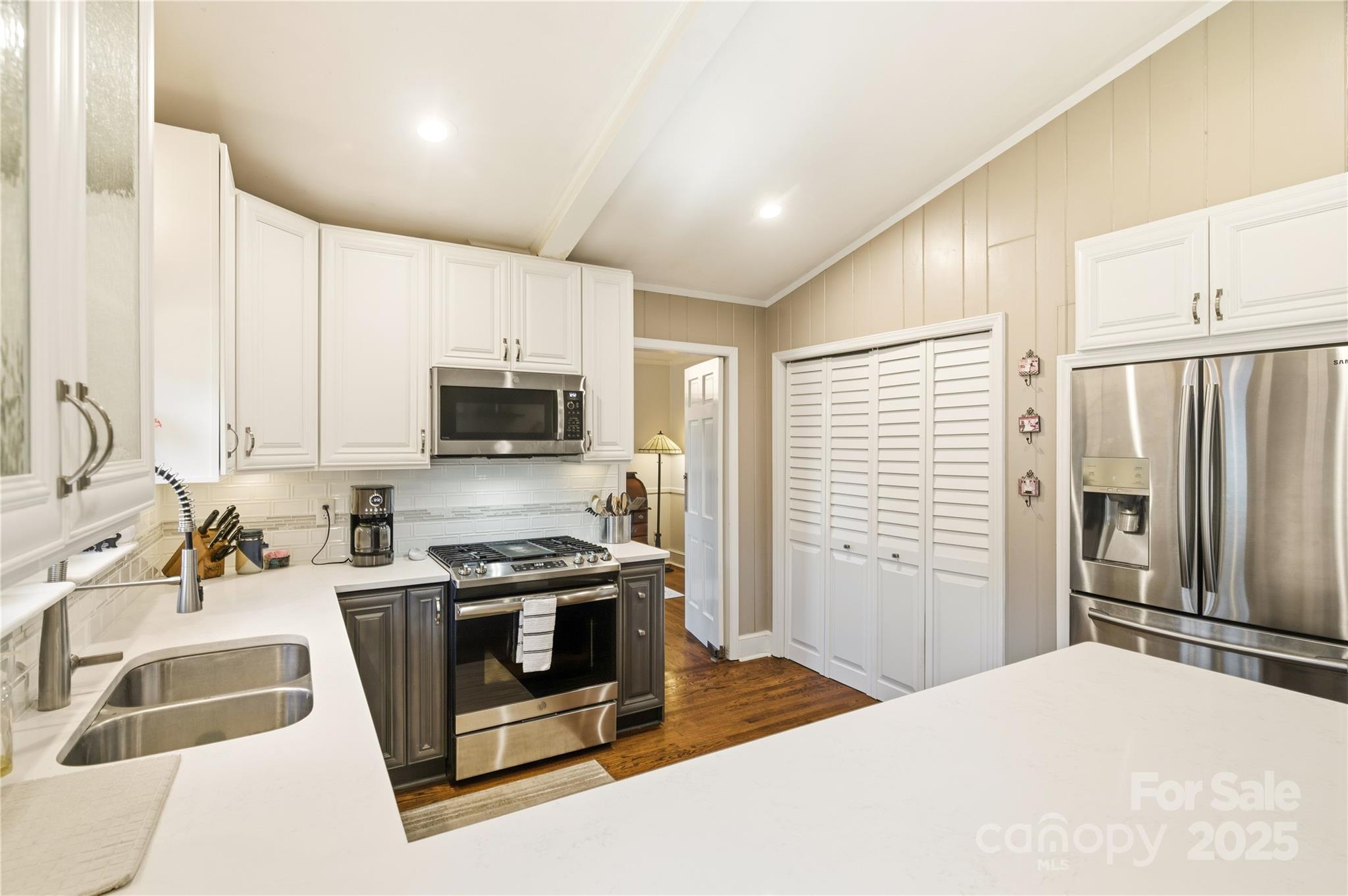 property viewer photo 22