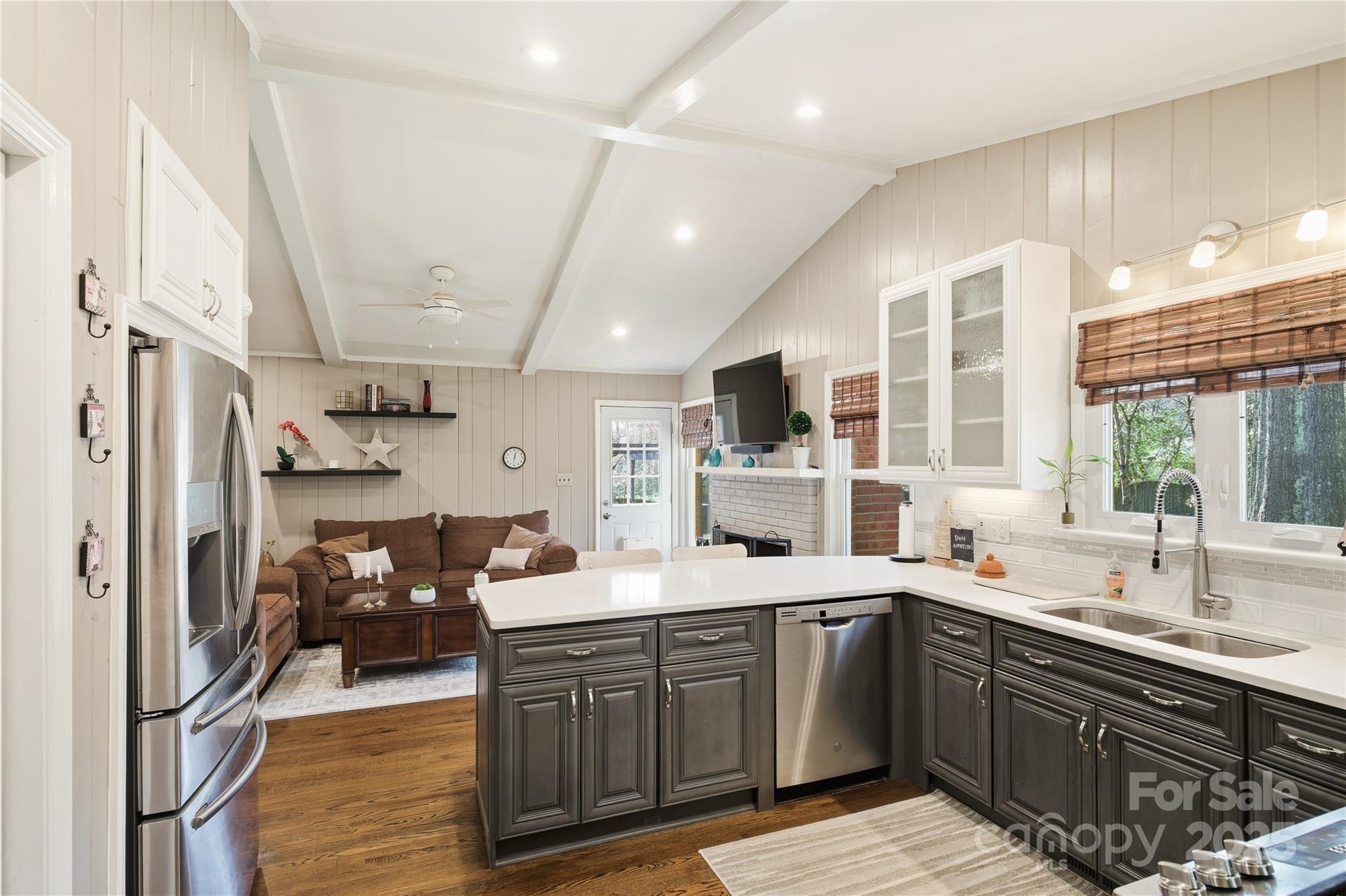 property viewer photo 23