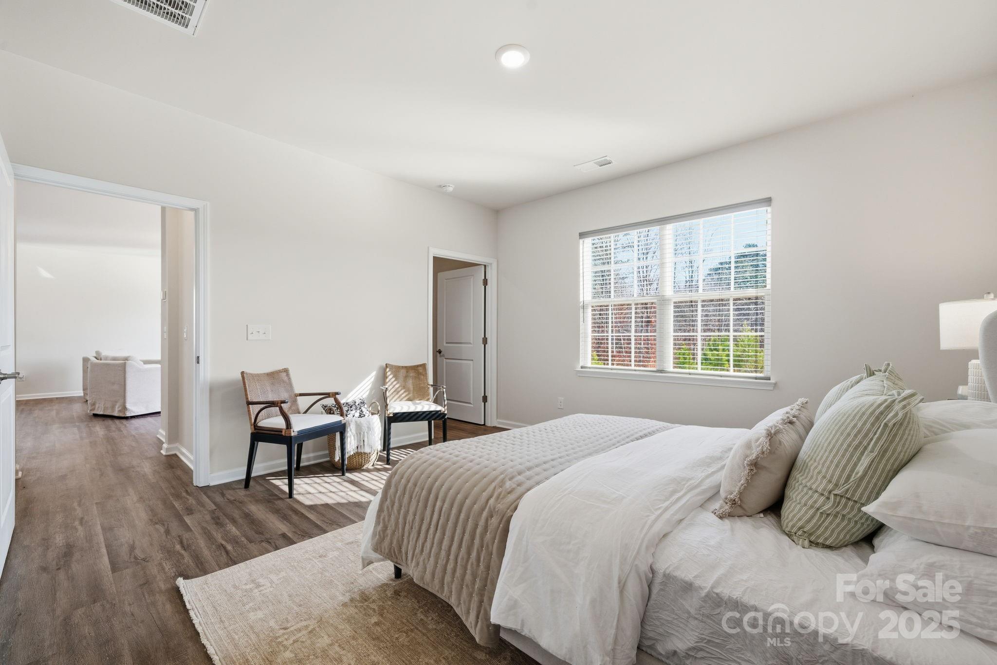 property viewer photo 23