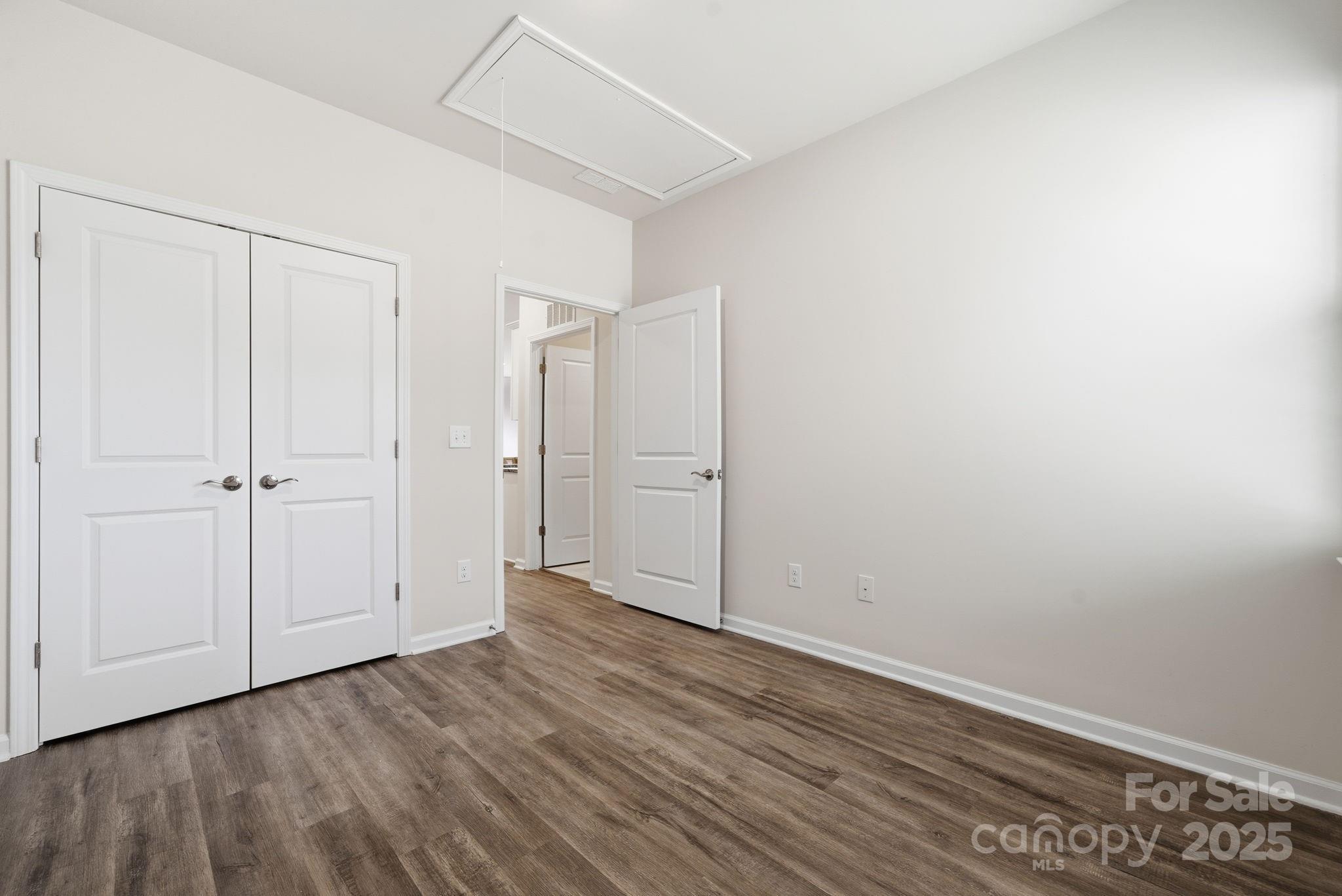 property viewer photo 26