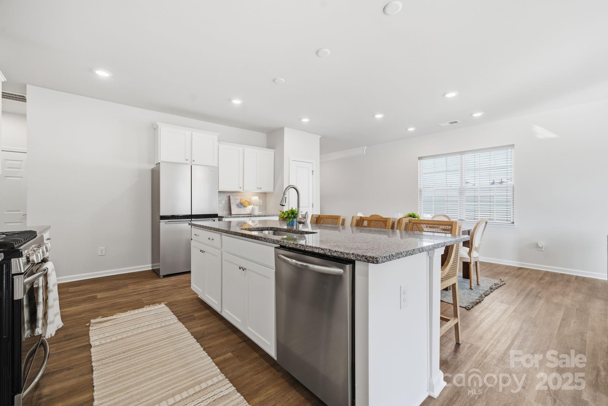 property viewer photo 7