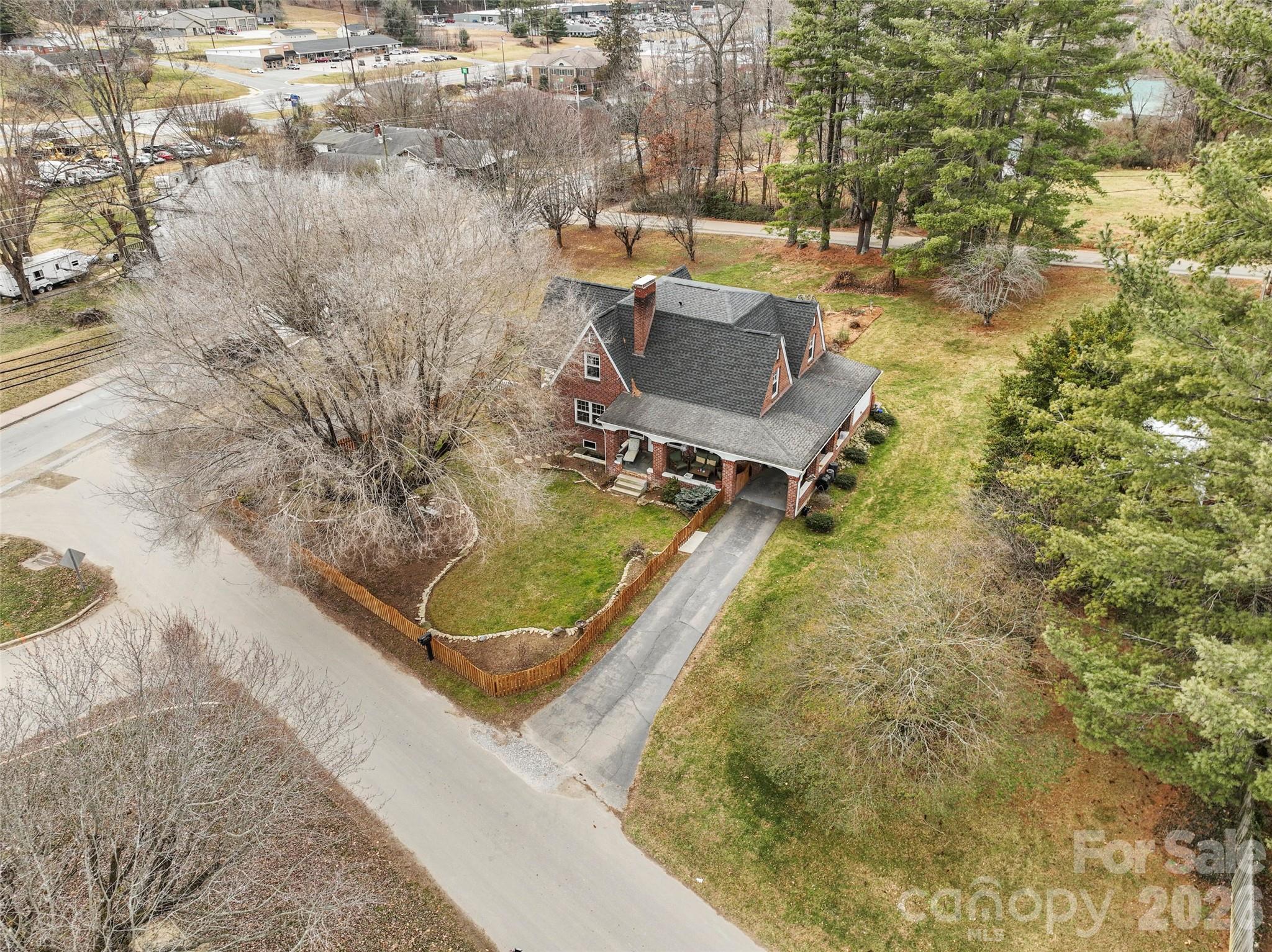 main property photo 40