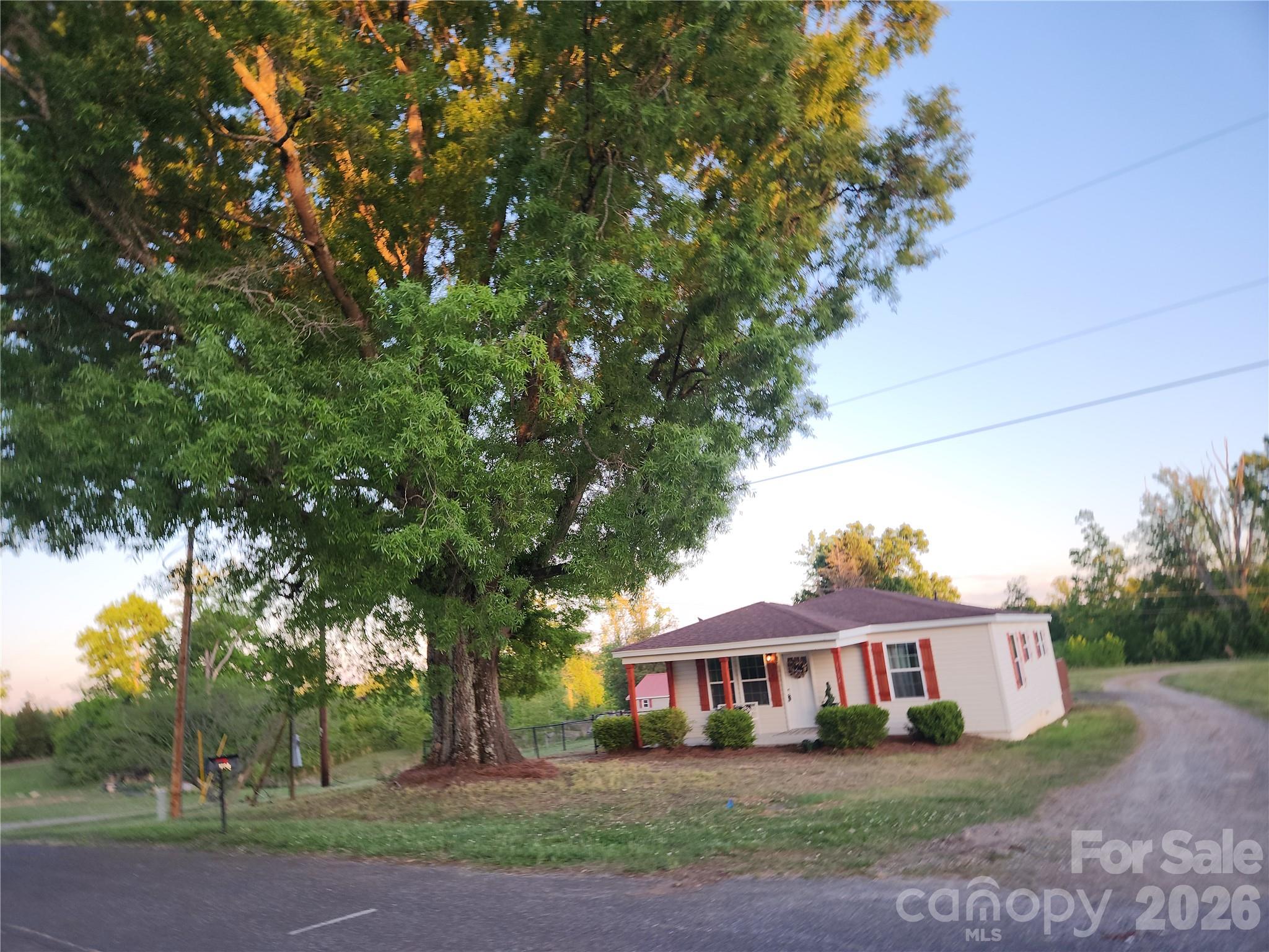 main property photo 28