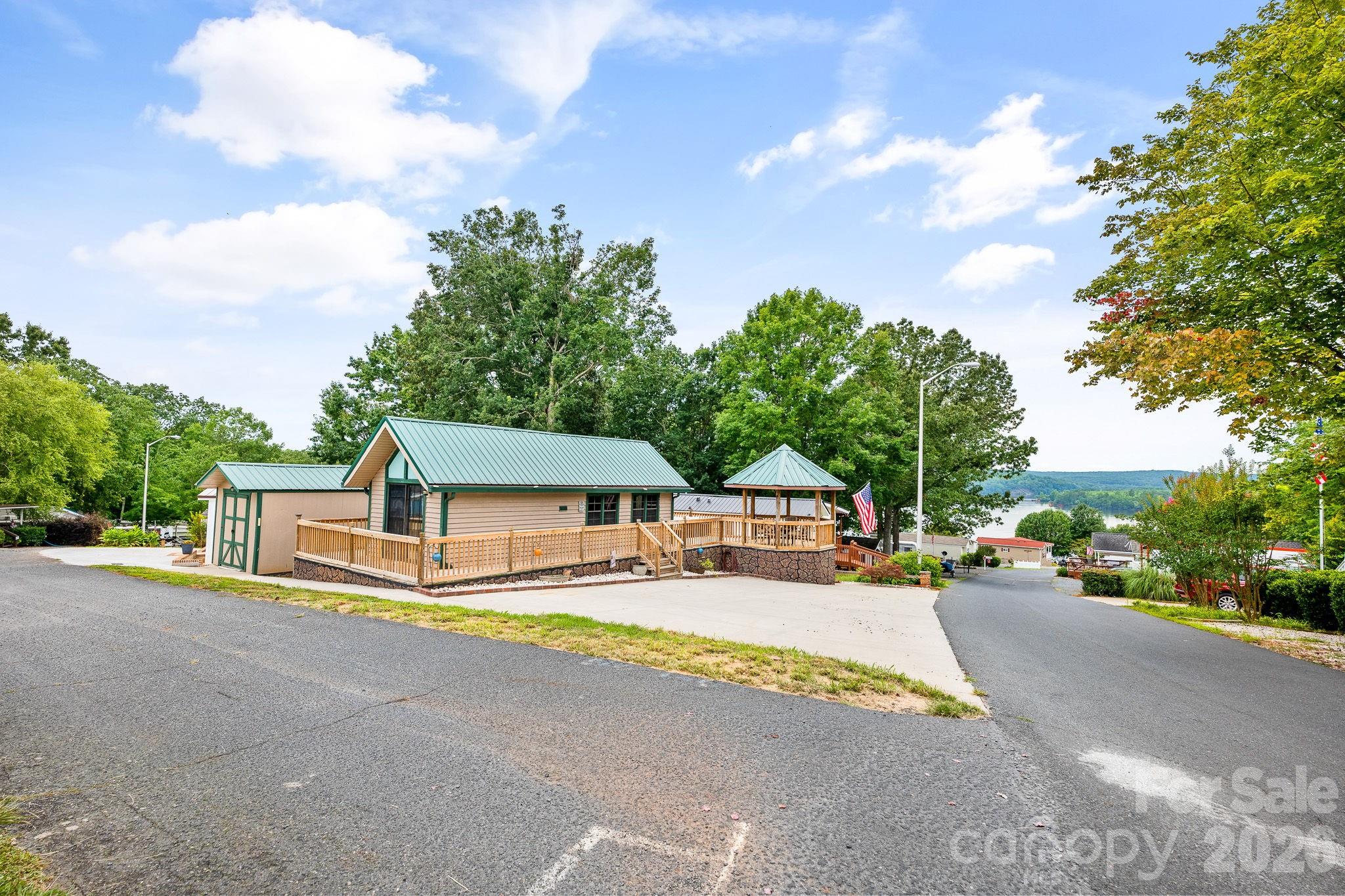 main property photo 18