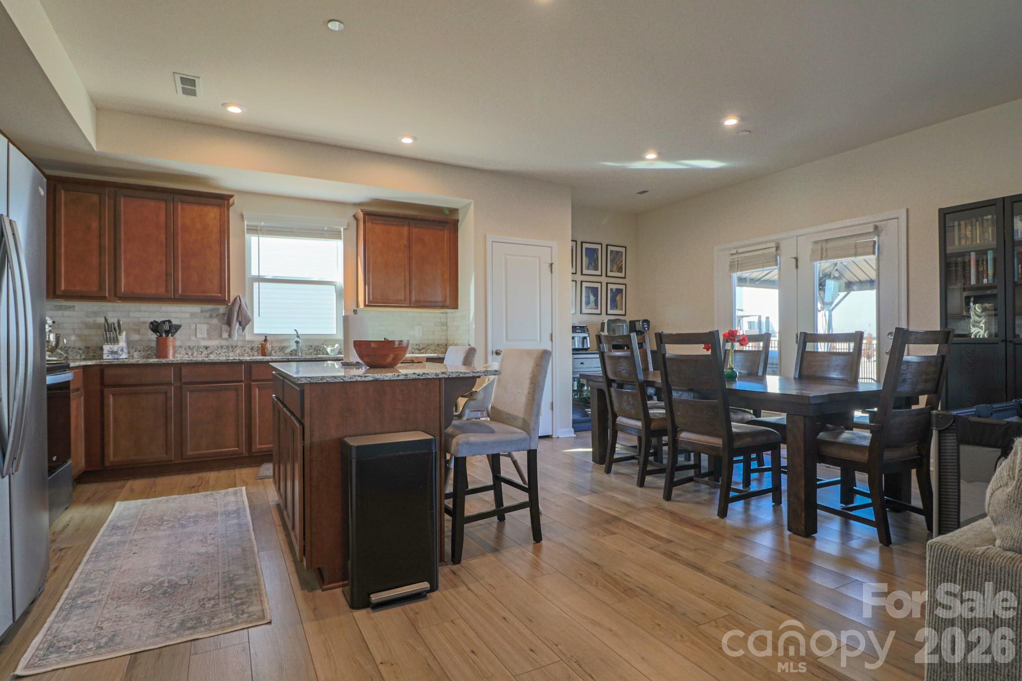 property viewer photo 3