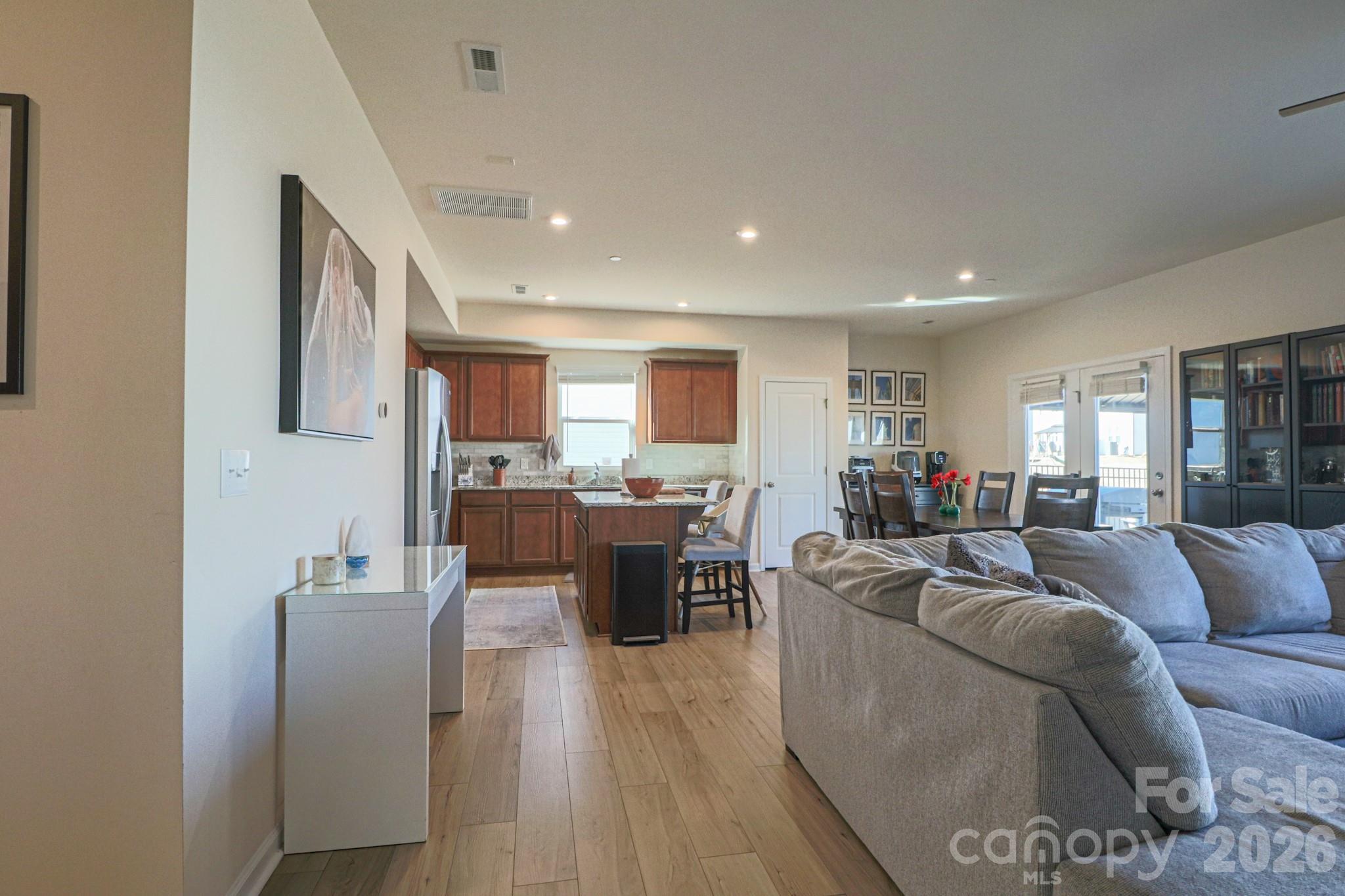 property viewer photo 4