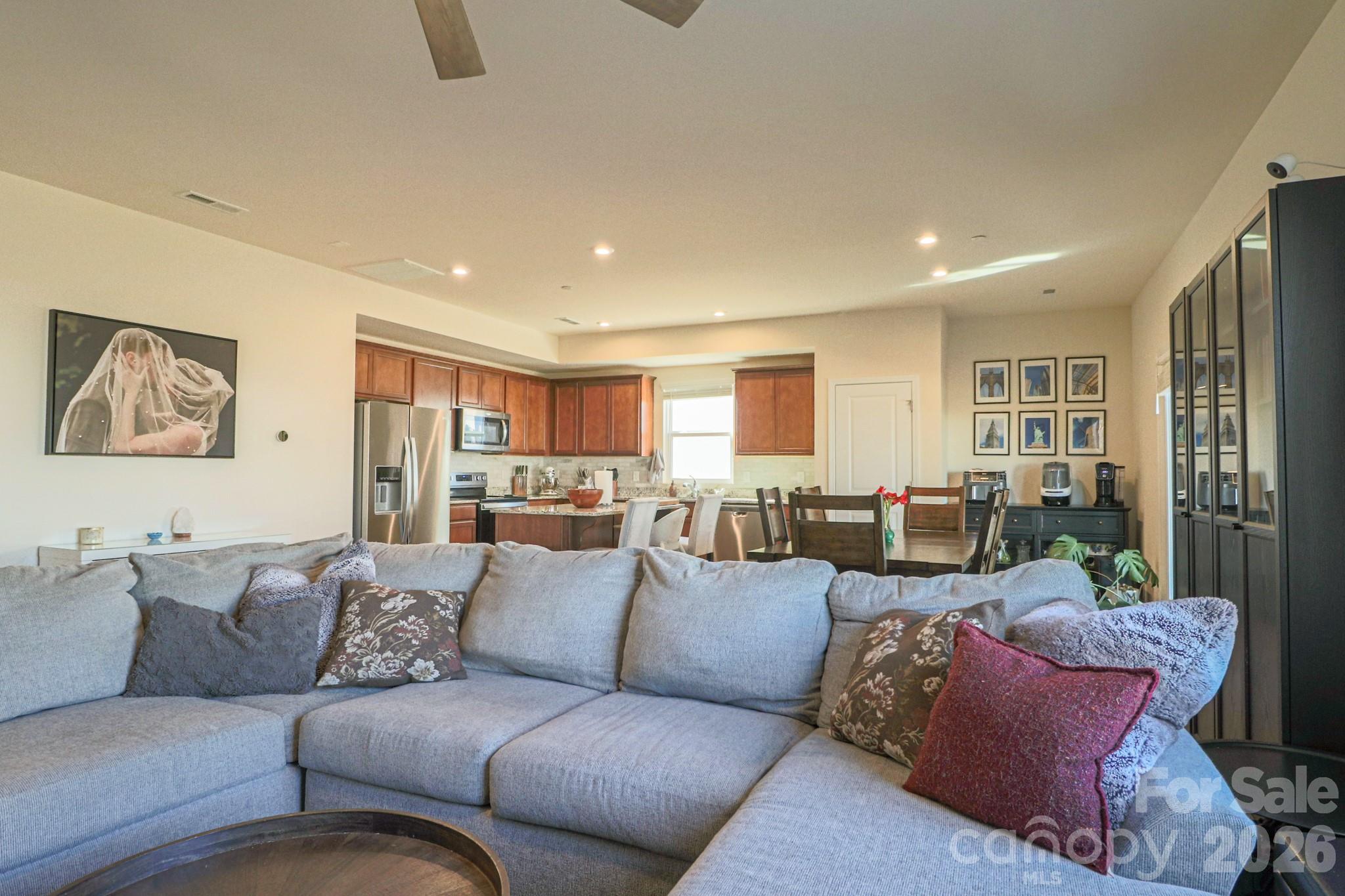 property viewer photo 6