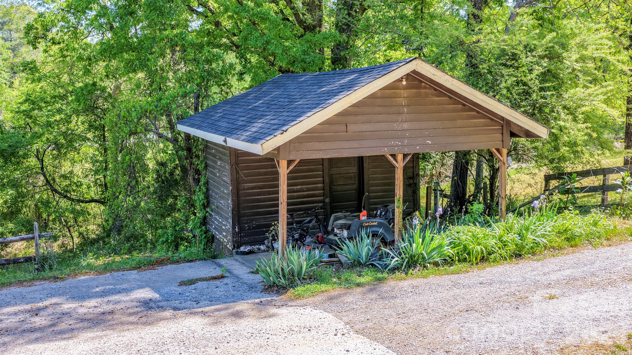 main property photo 32