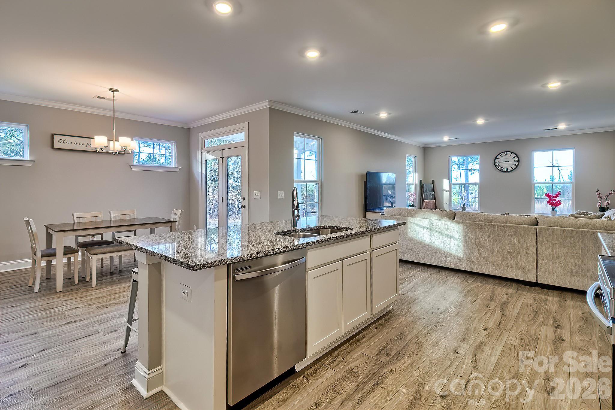 property viewer photo 20
