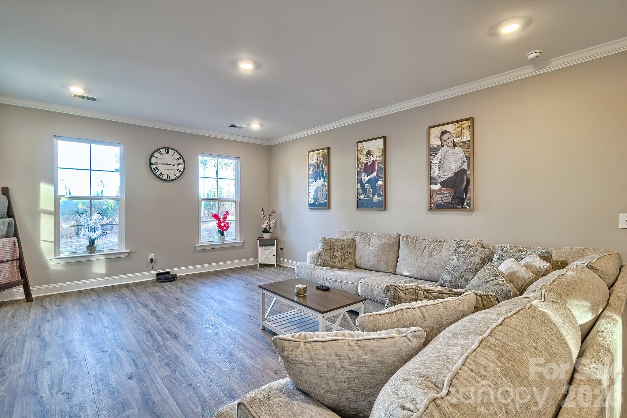 property viewer photo 22