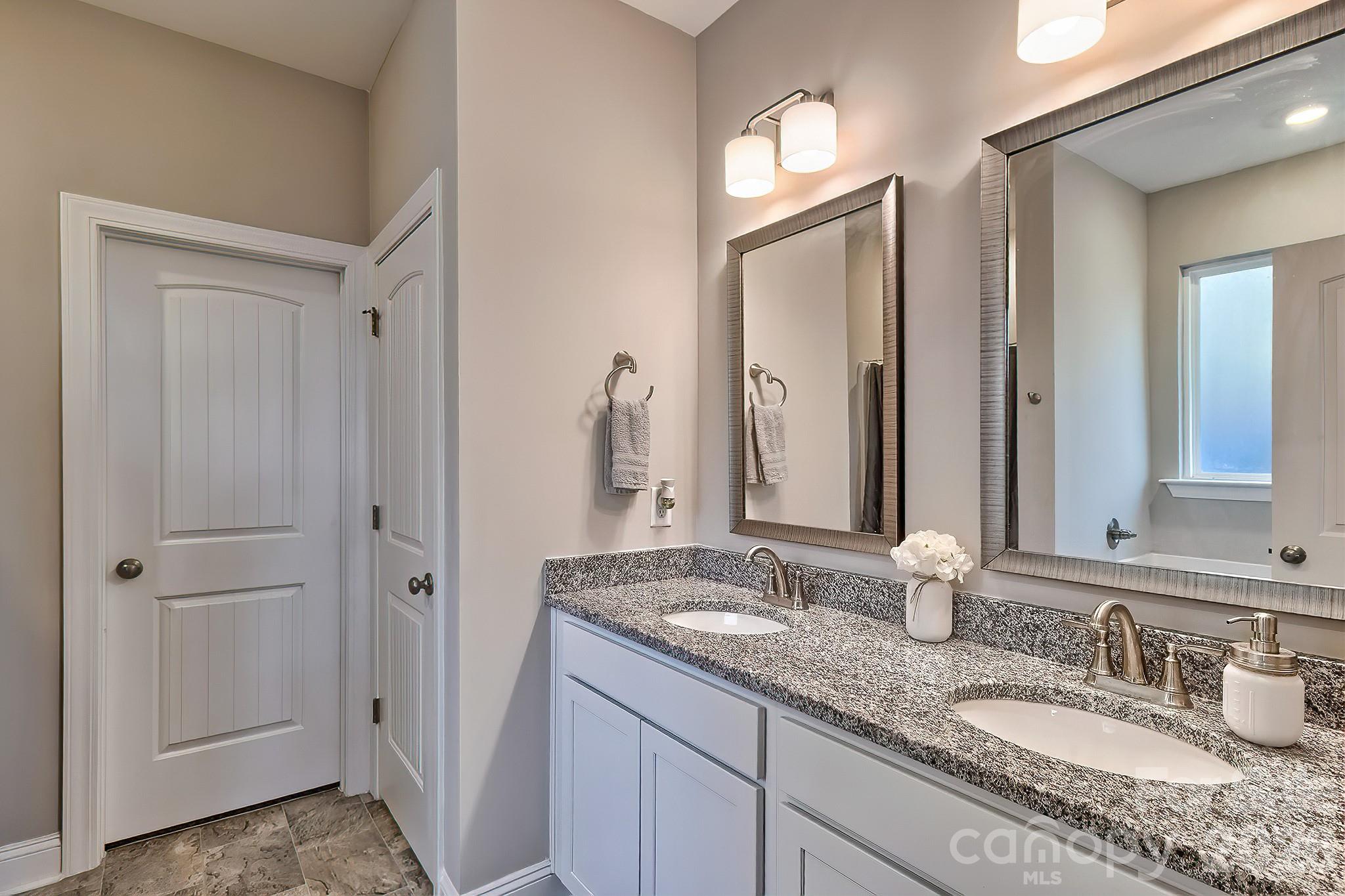 property viewer photo 28