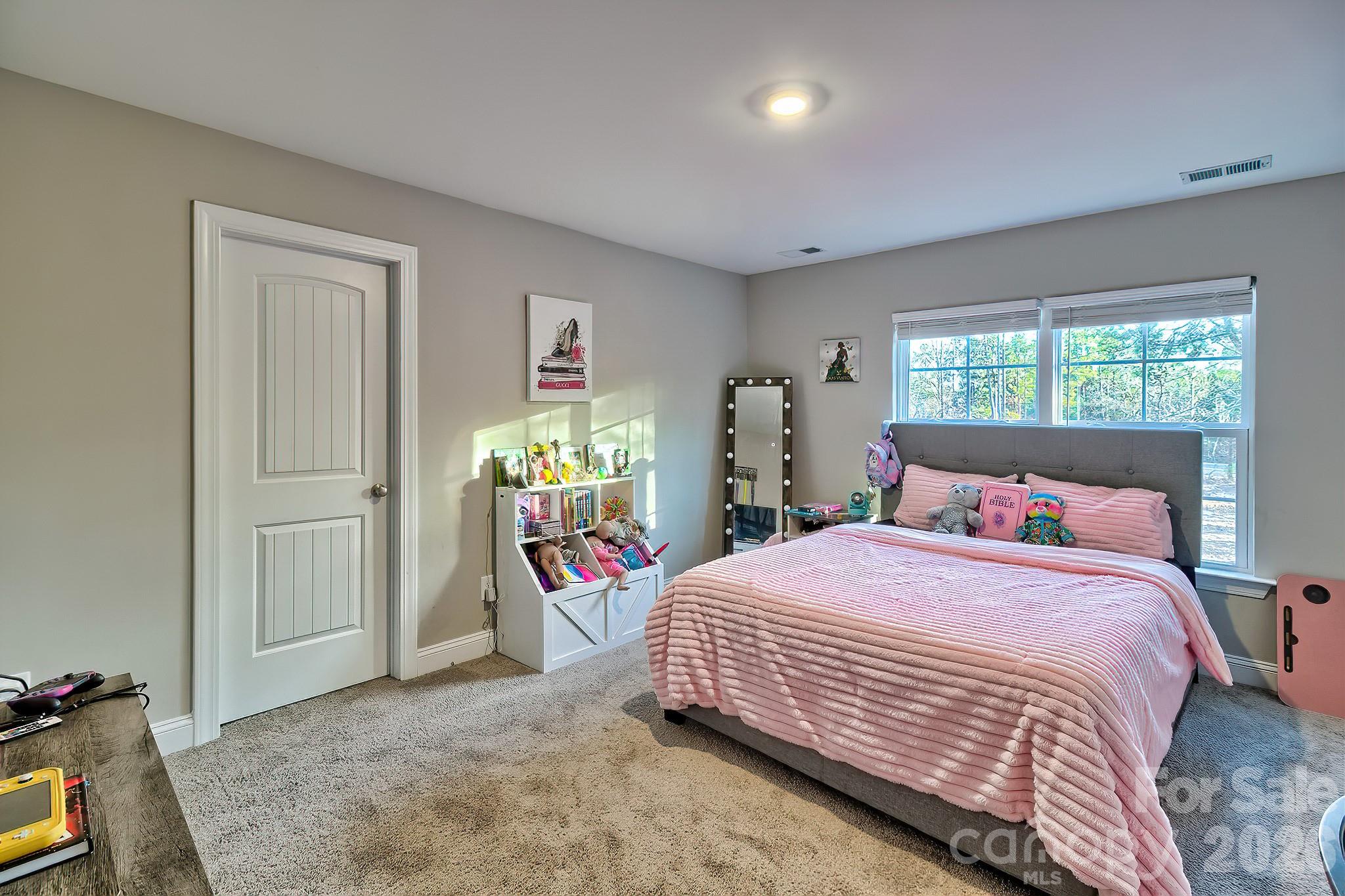 property viewer photo 37