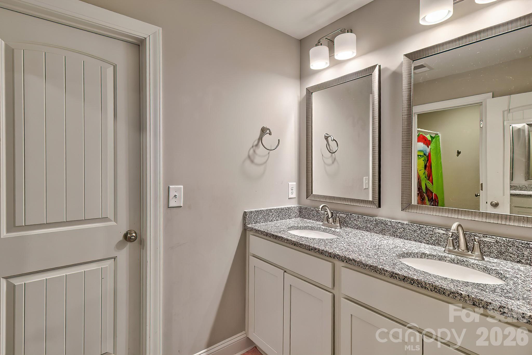 property viewer photo 38
