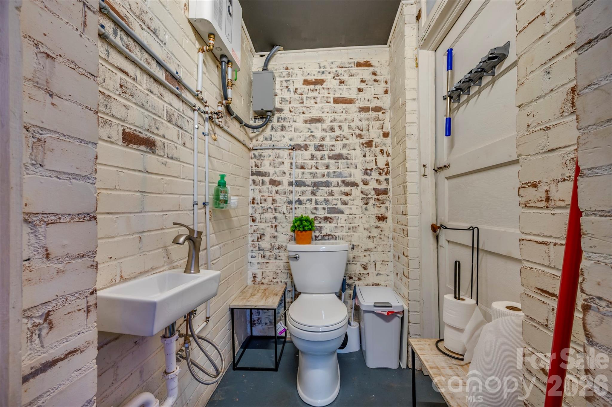 main property photo 17