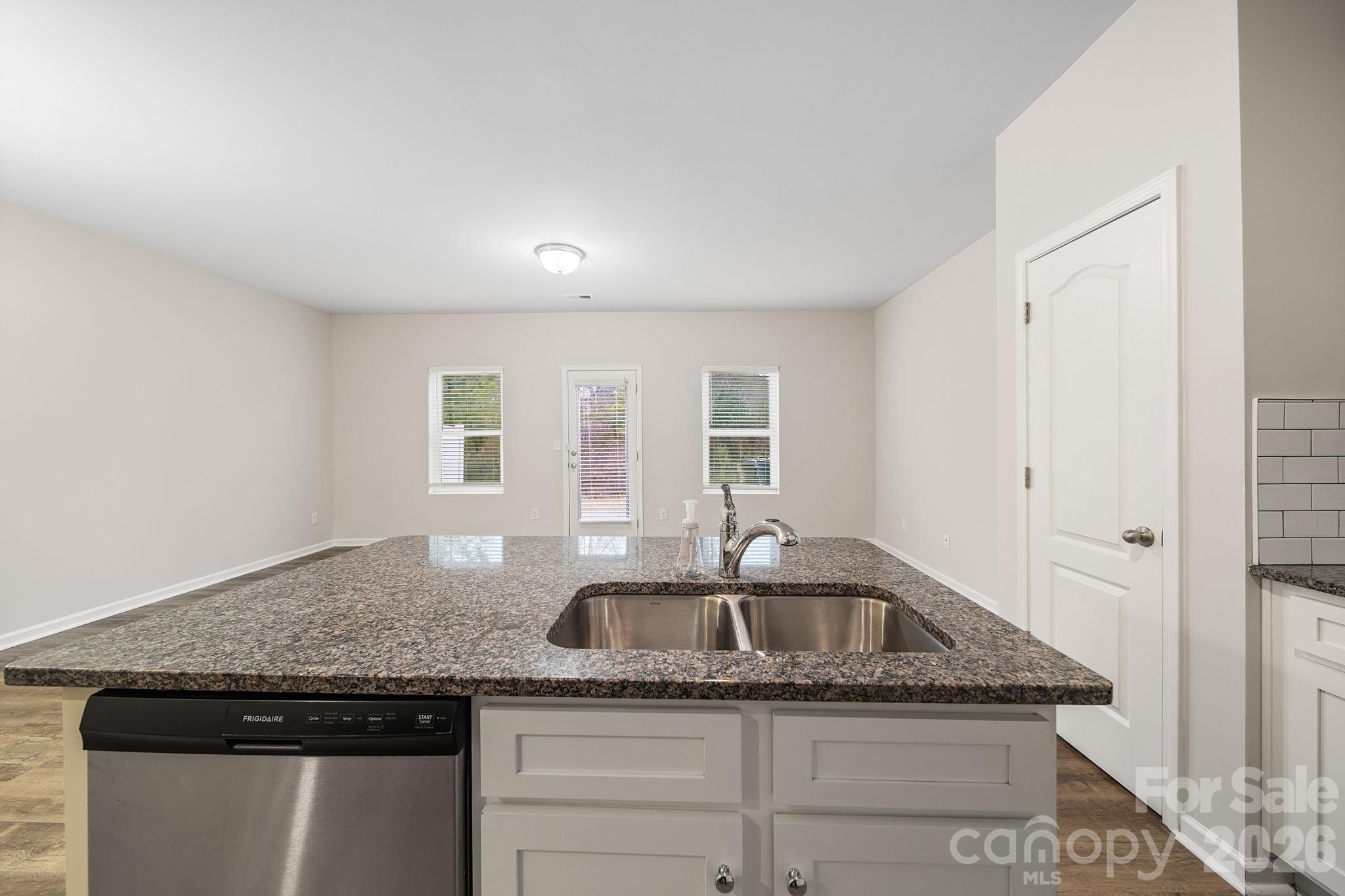 property viewer photo 13