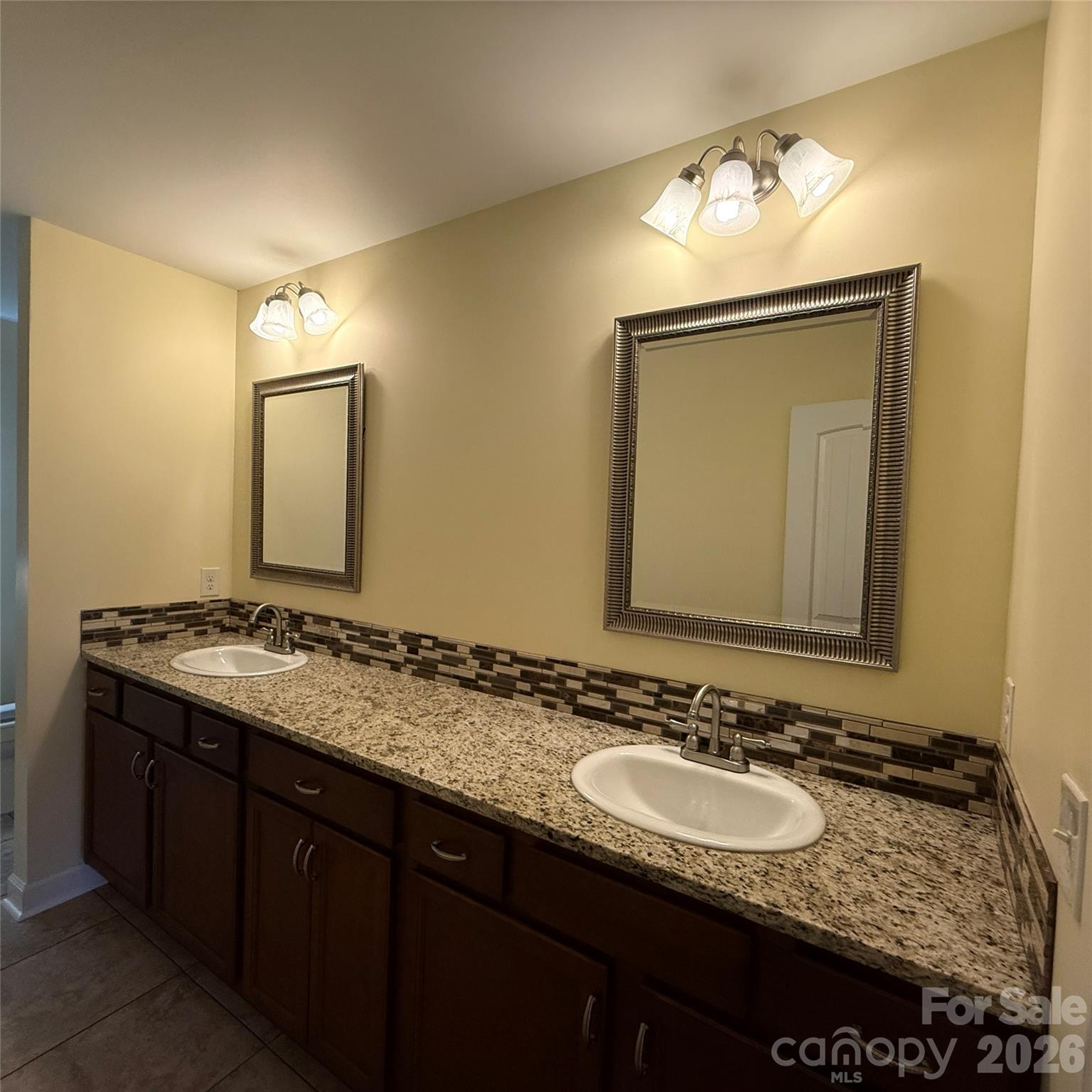 property viewer photo 12