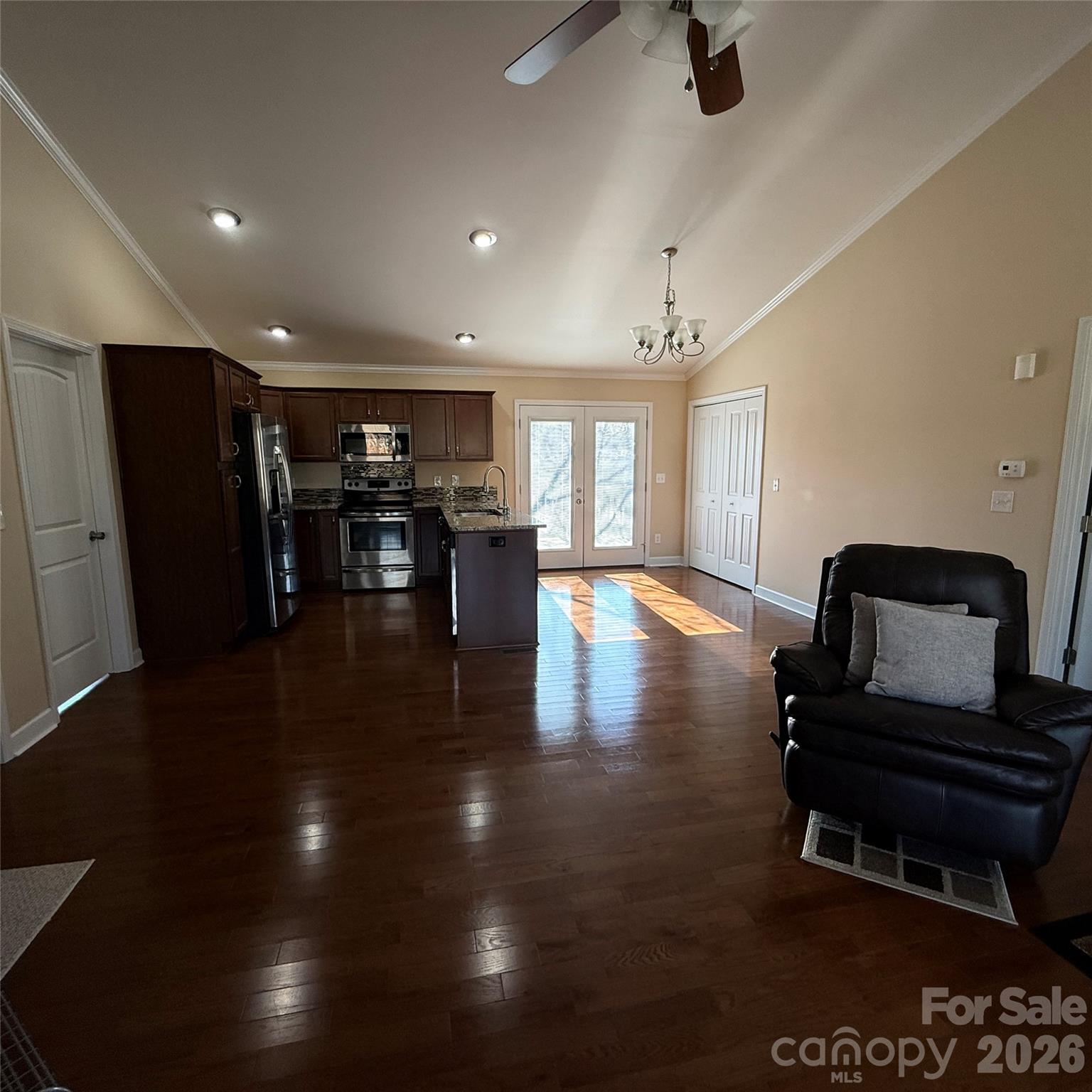 property viewer photo 7