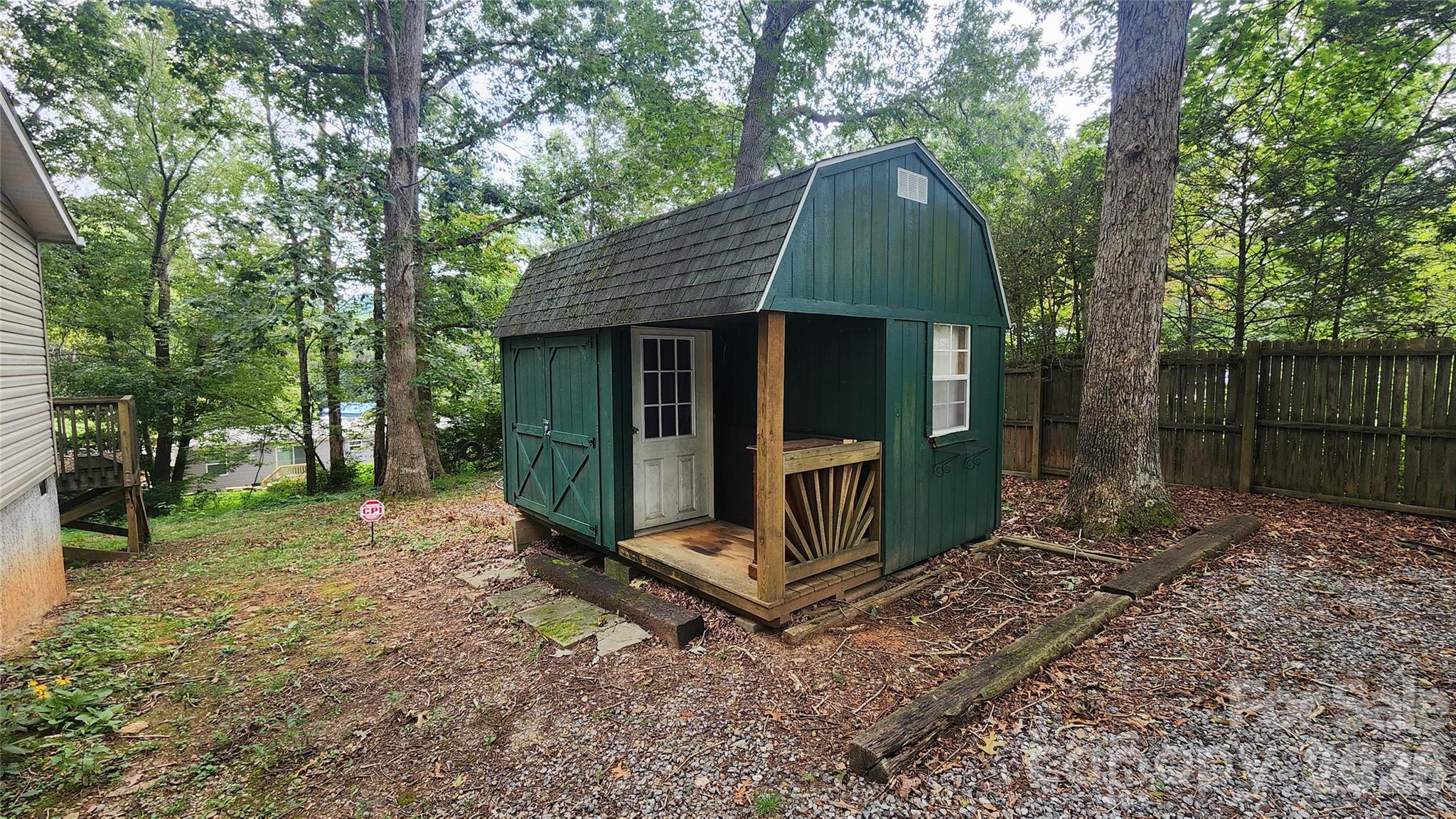 main property photo 23
