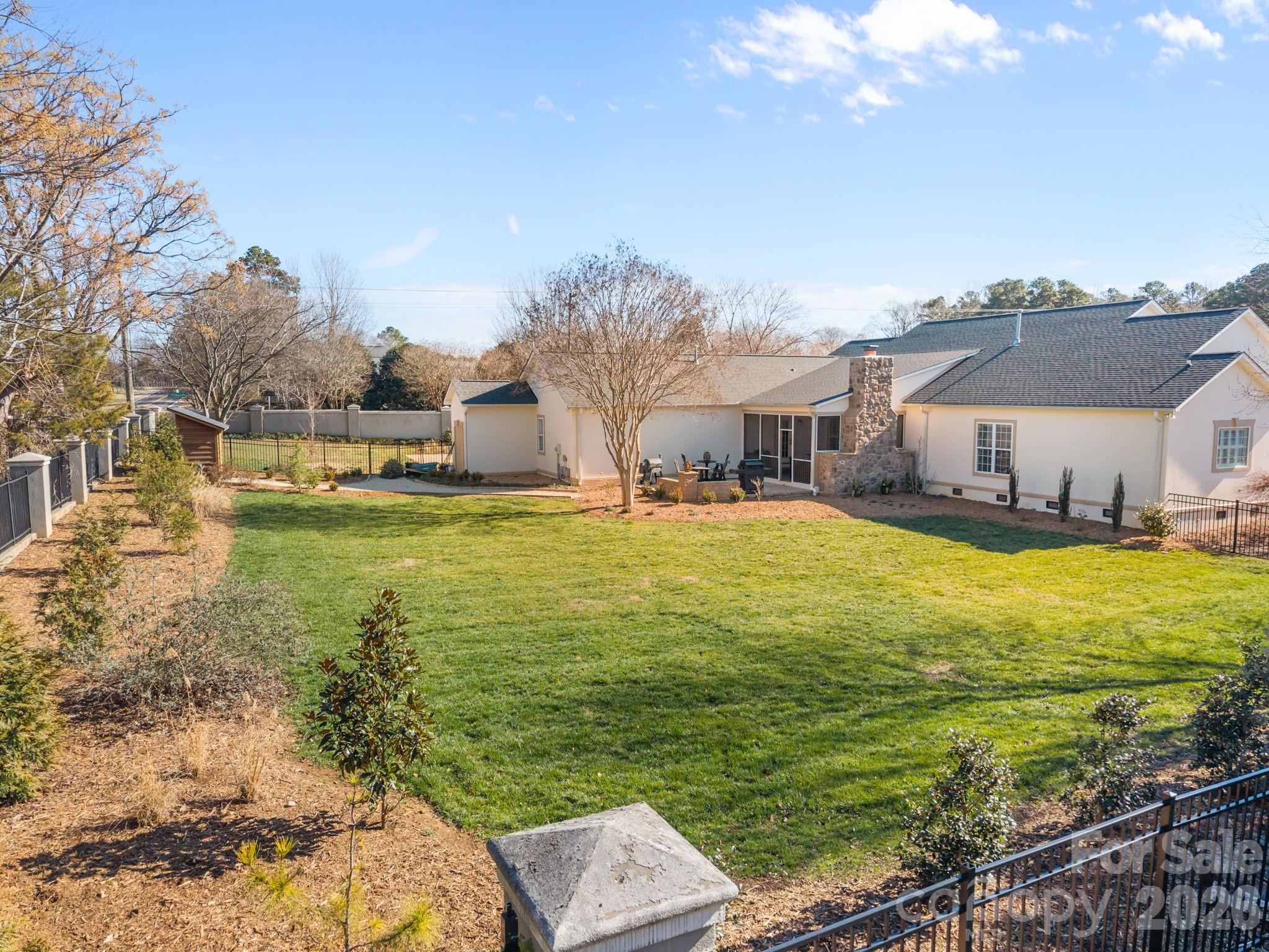main property photo 16