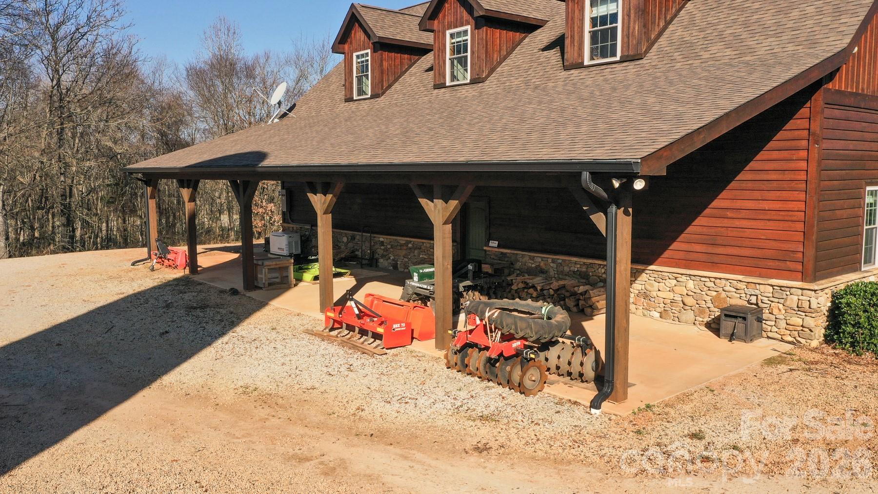 main property photo 30