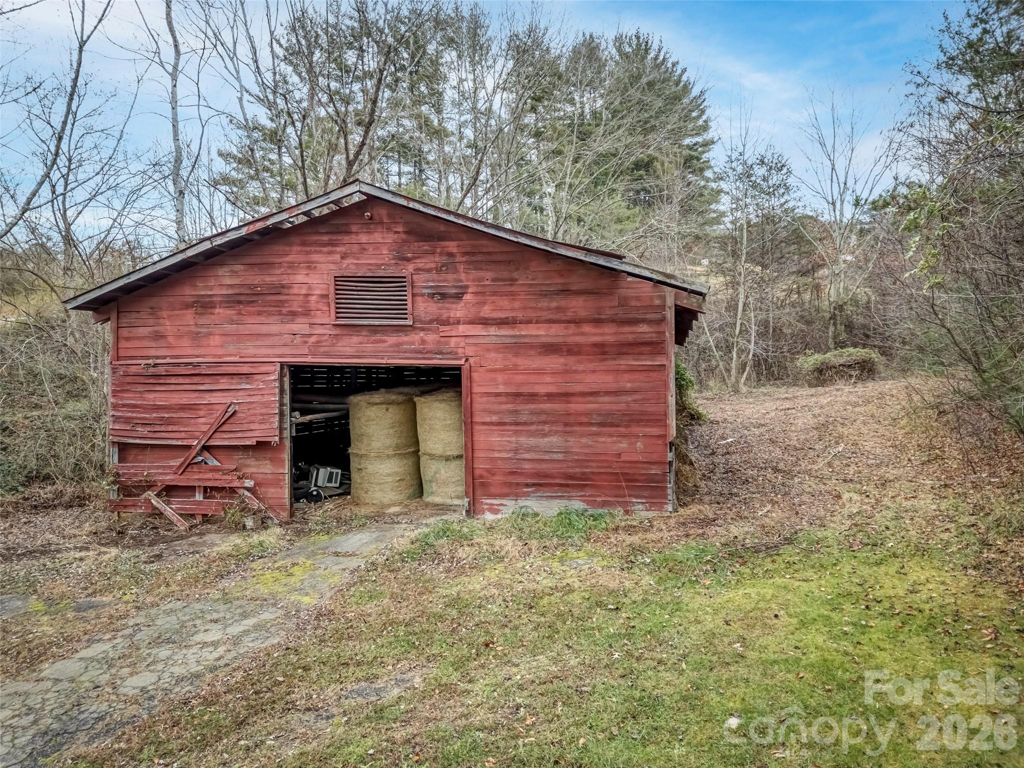 main property photo 9