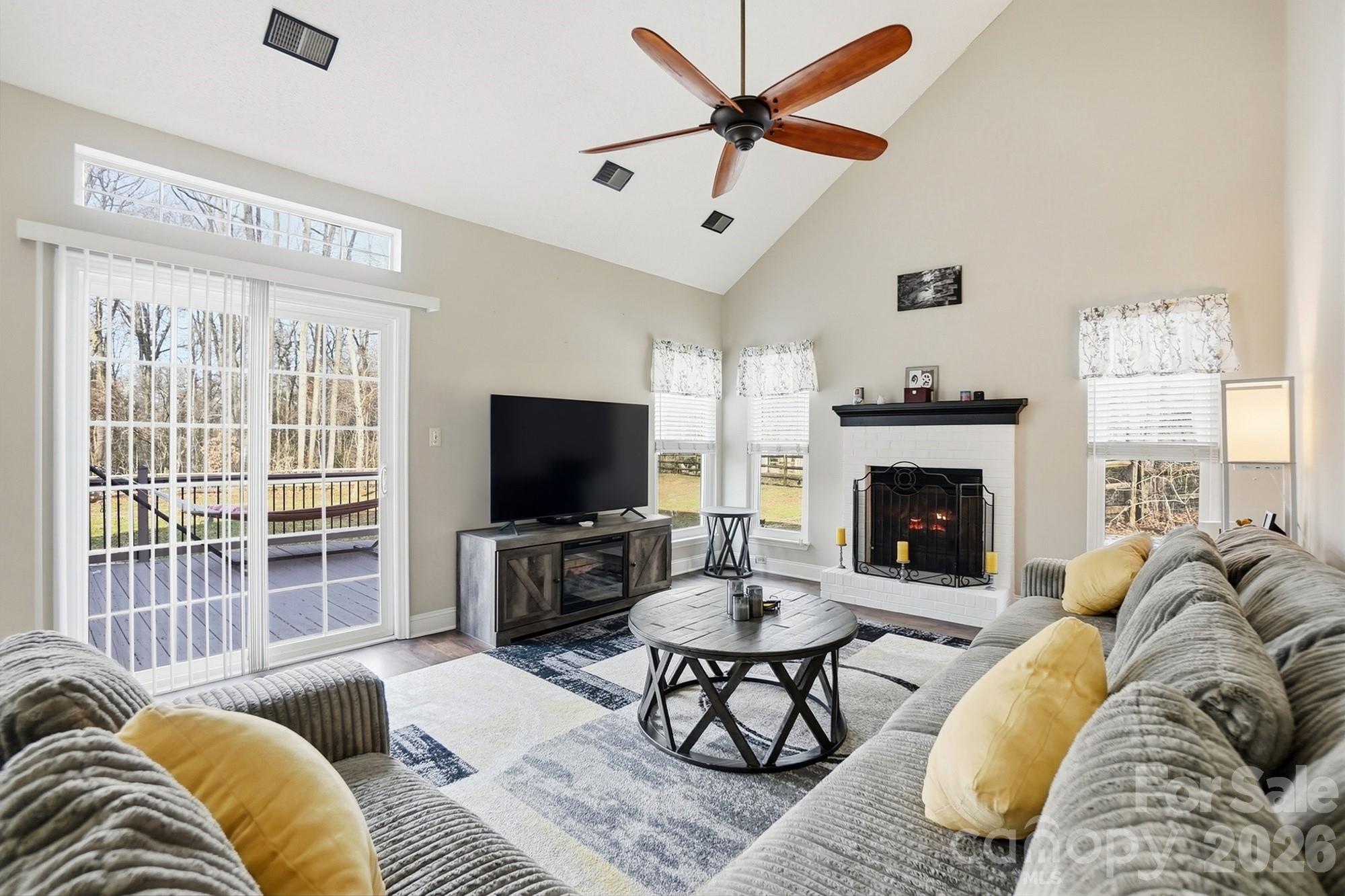 property viewer photo 2