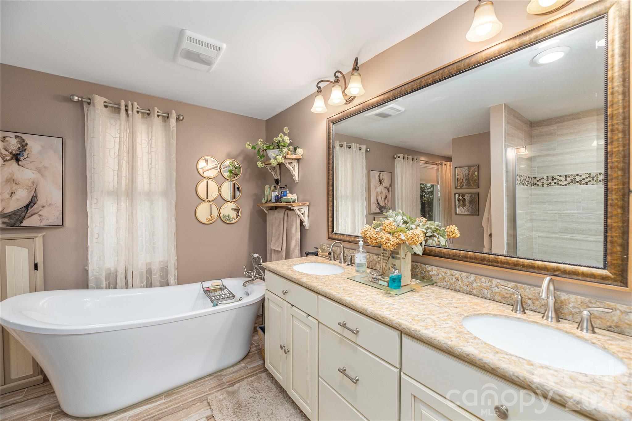 property viewer photo 22