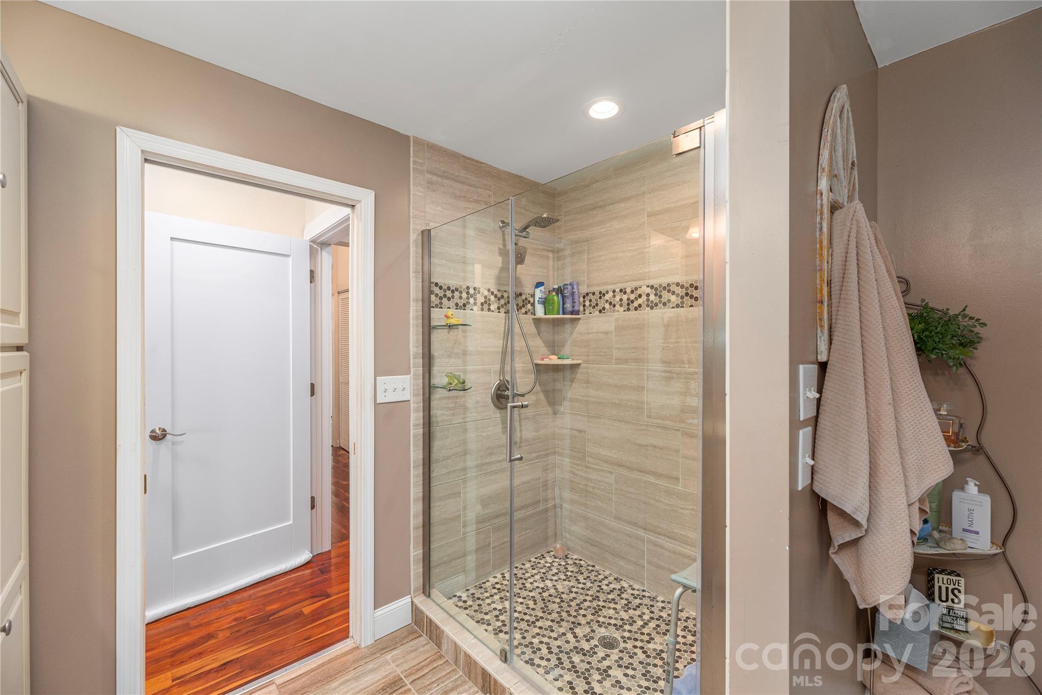 property viewer photo 23
