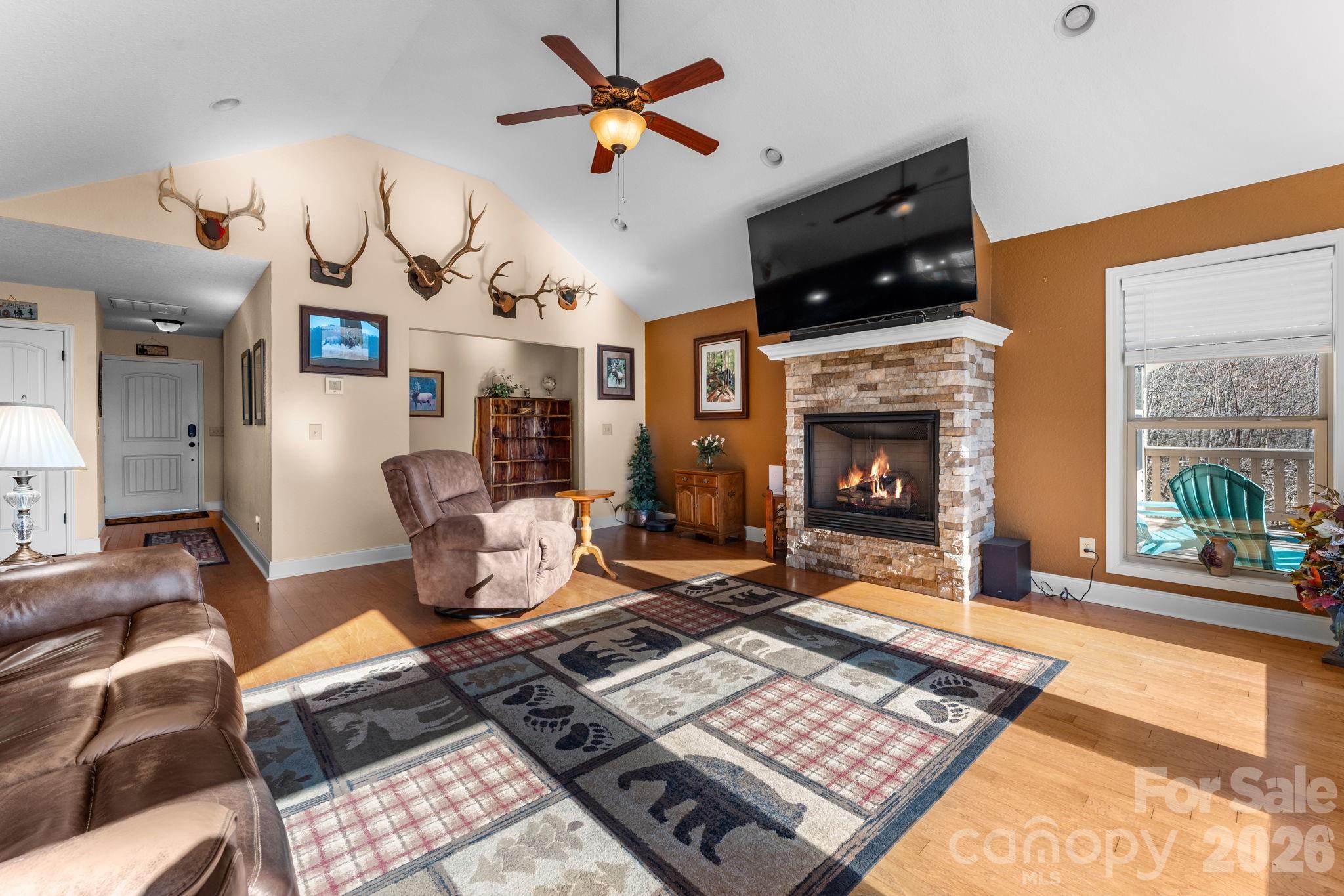property viewer photo 3