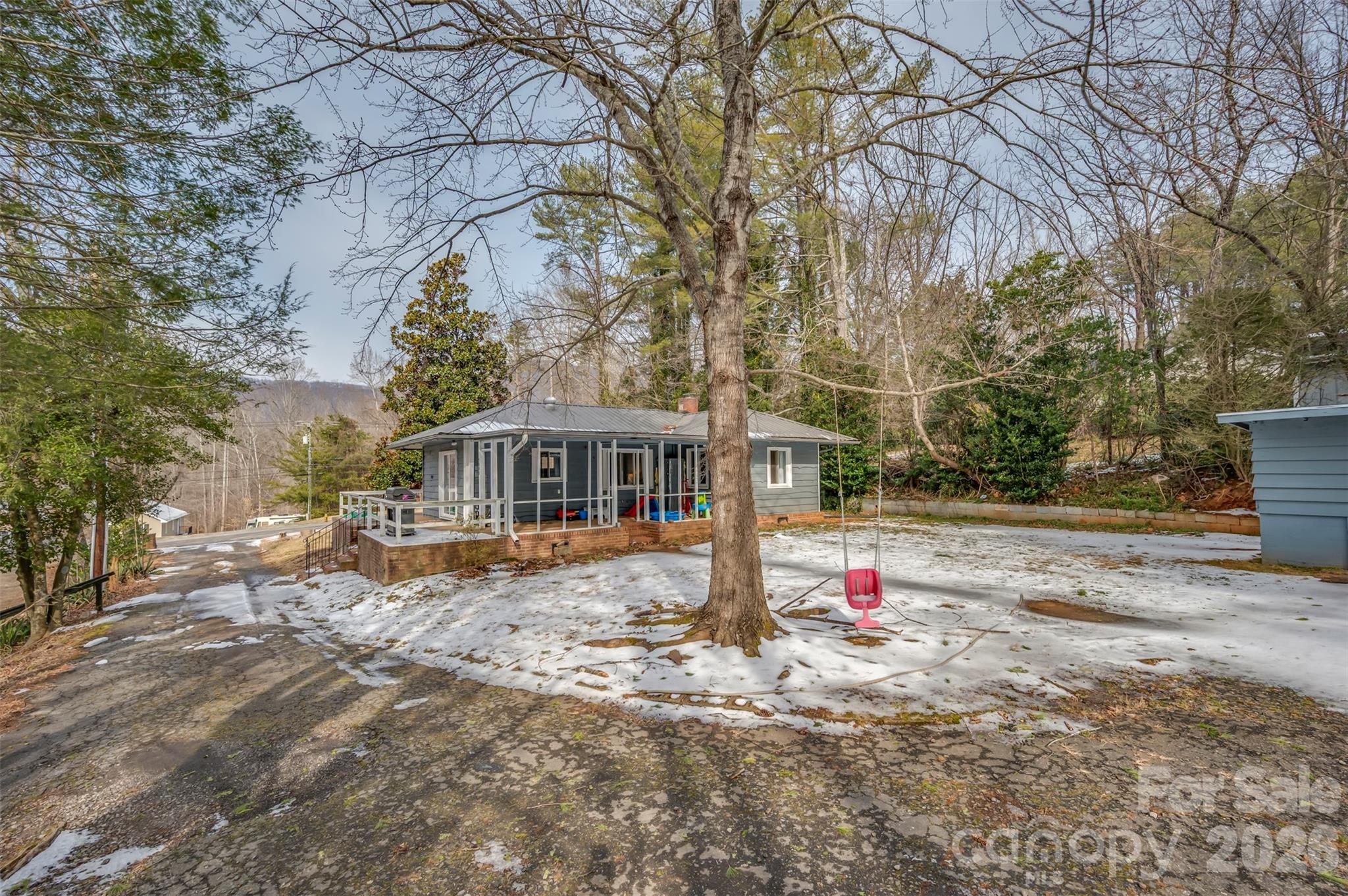 main property photo 28