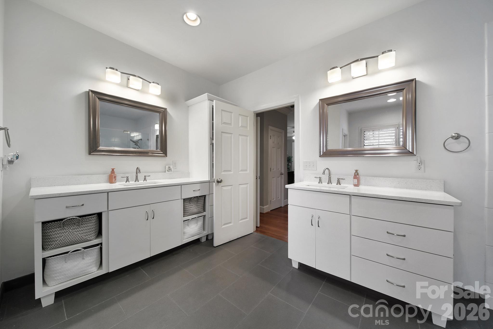 property viewer photo 17