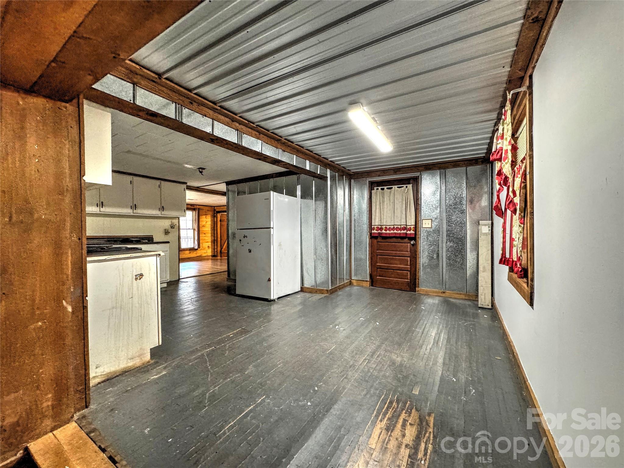 main property photo 28