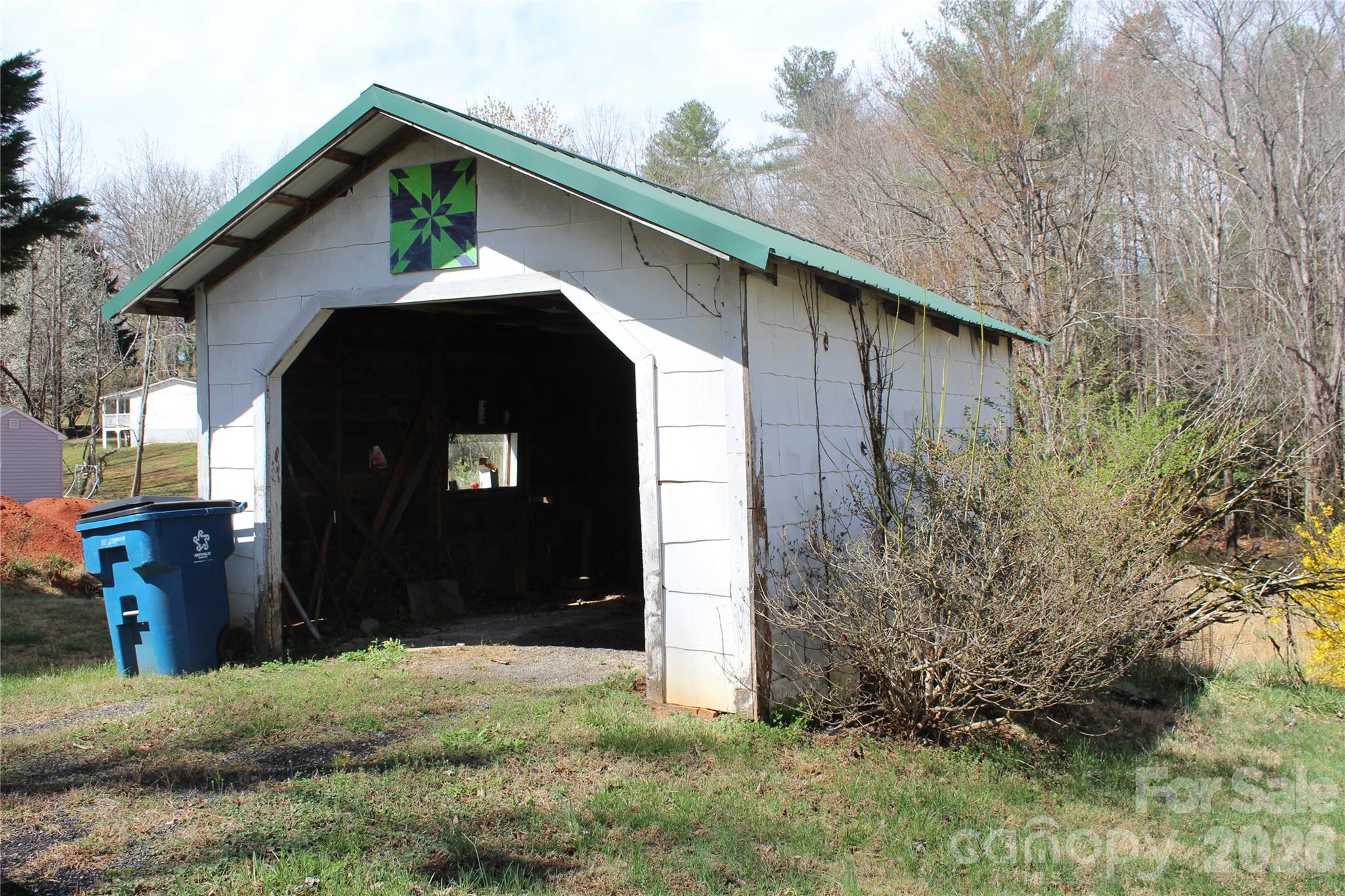 main property photo 17