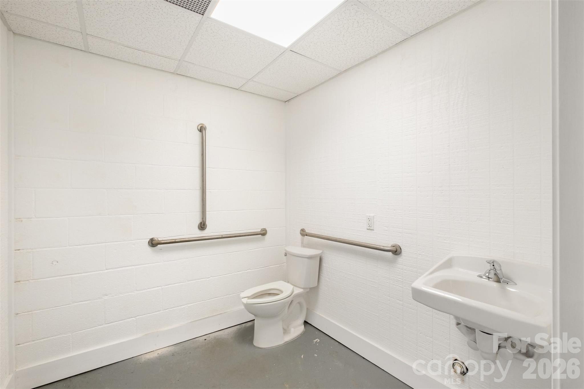 main property photo 13